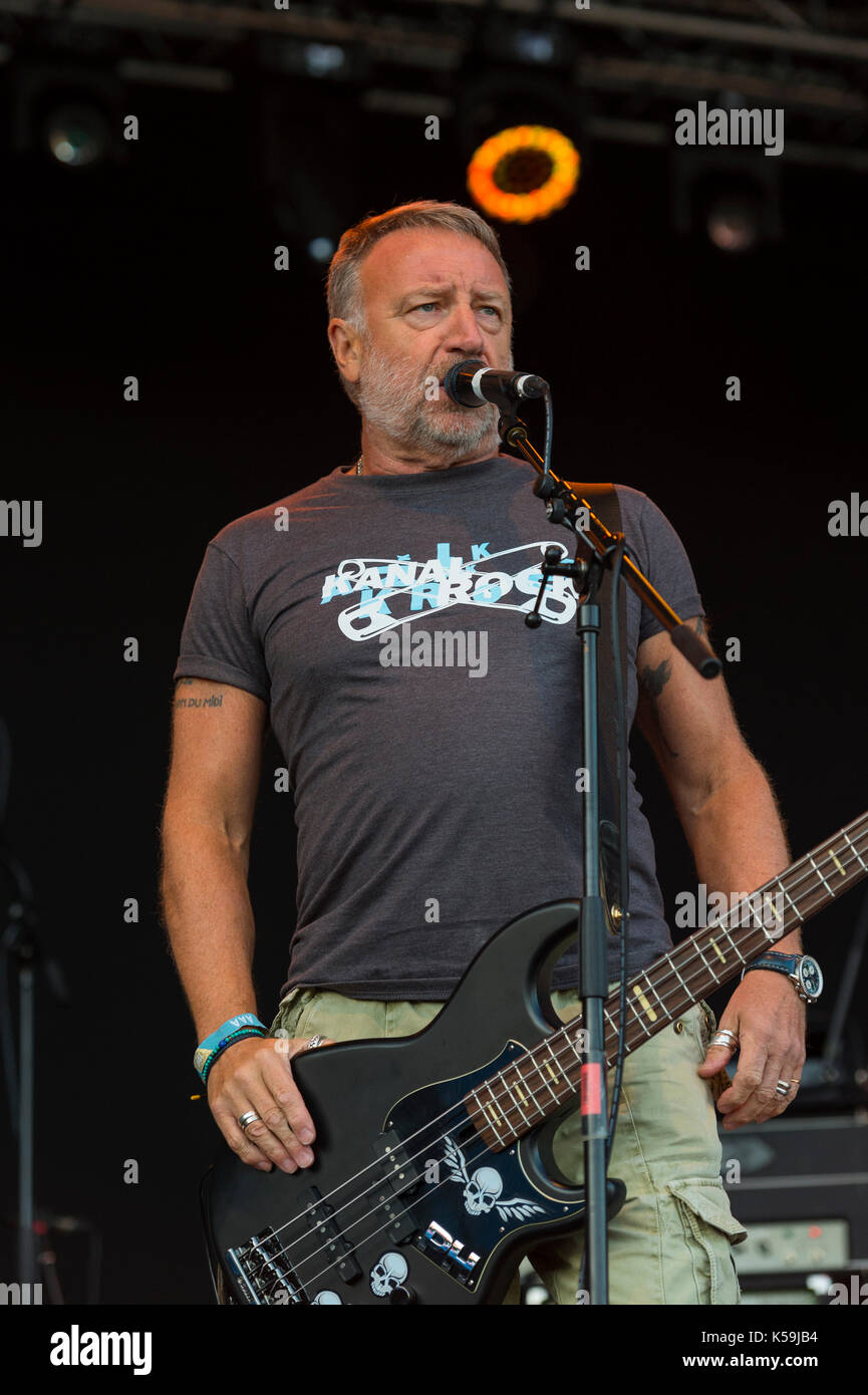 Peter hook and the light fotografías e imágenes de alta resolución - Alamy