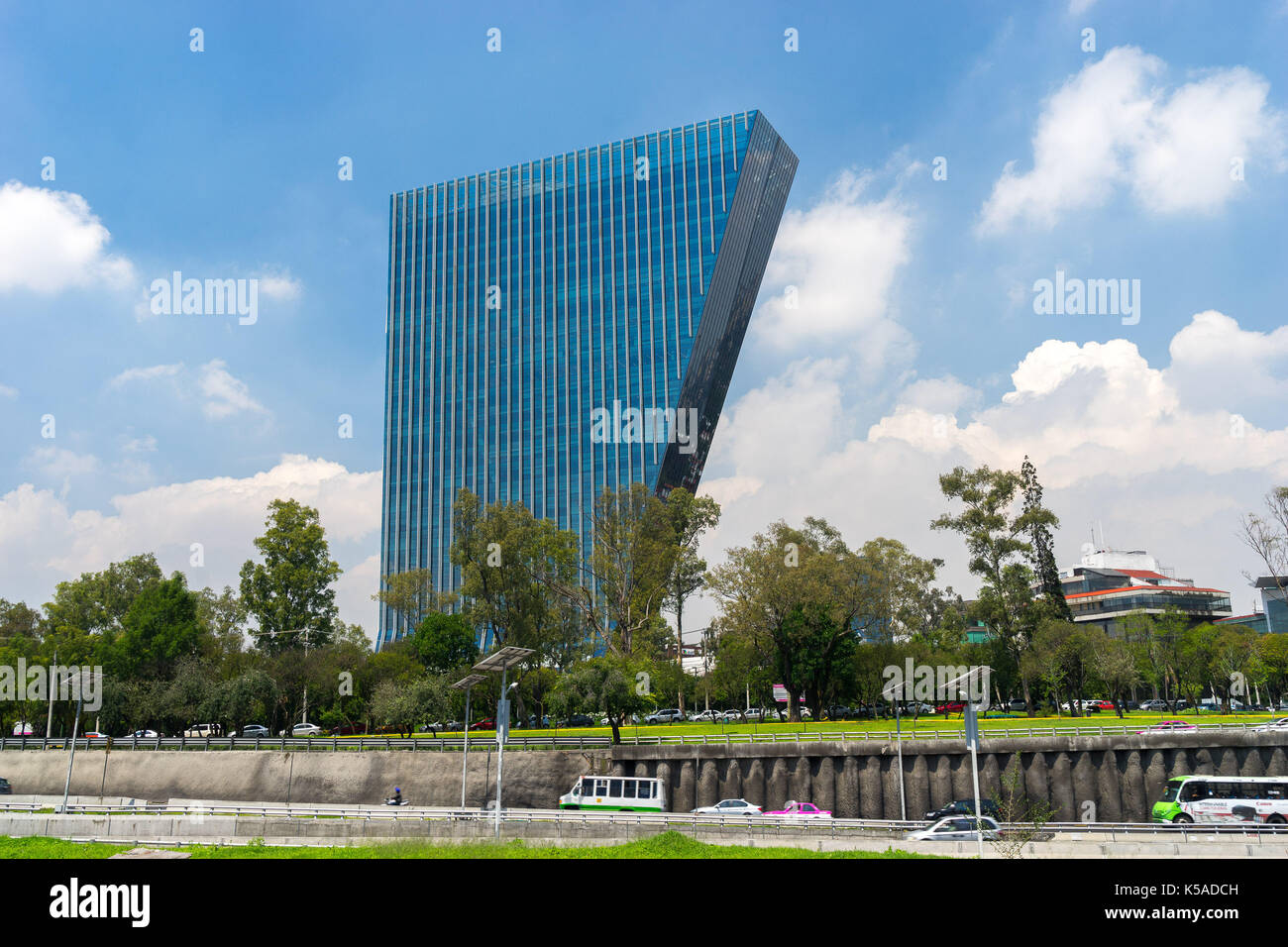 Ciudad de México, México - jul 7, 2016: torre virreyes oficina edificio  construido en 2015 Fotografía de stock - Alamy