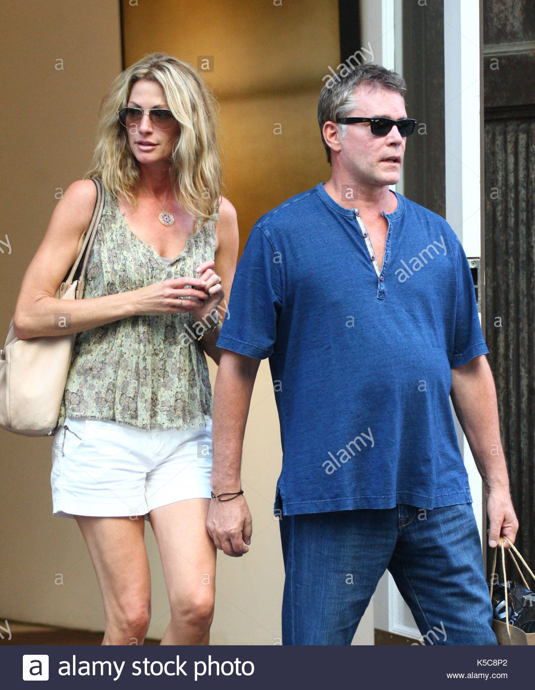 Ray Liotta y Catherine hickland. Ray Liotta besos catherine hickland Ray Liotta y Catherine hickland. Ray Liotta besos catherine hickland