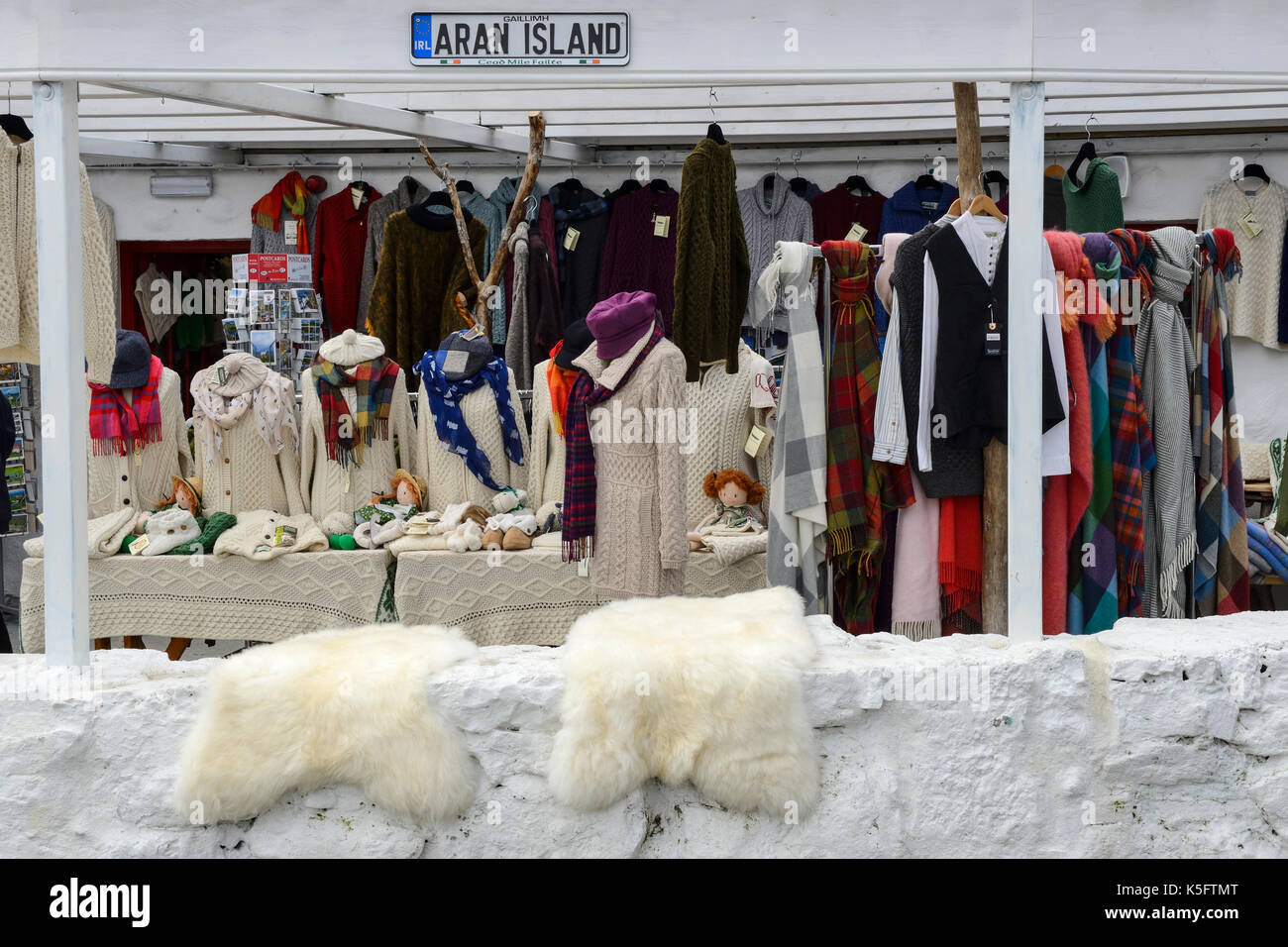 Aran sweaters fotografías e imágenes de alta resolución - Alamy