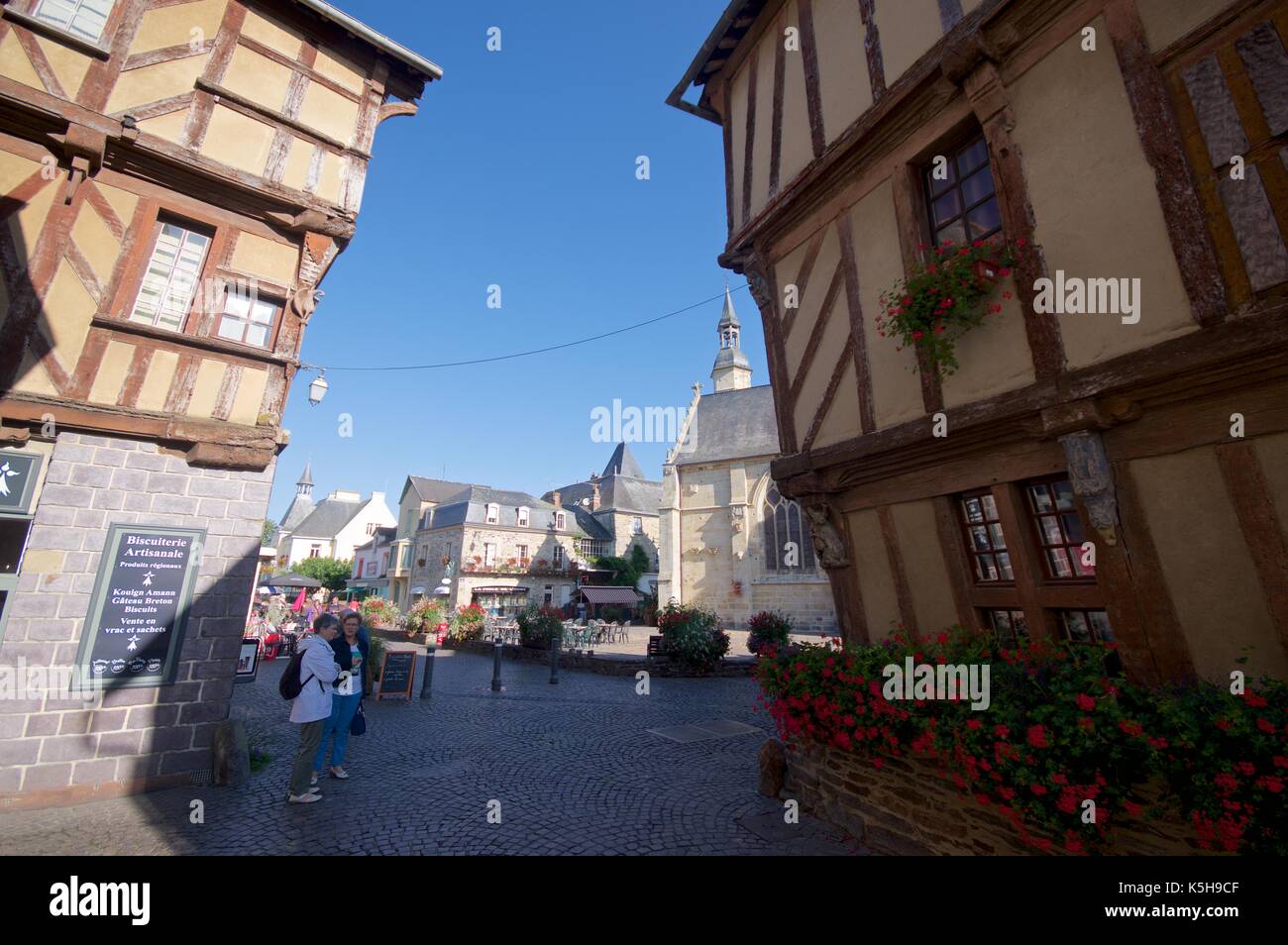 Edificios antiguos en el centro de Old Town malestroit, Francia Foto de stock