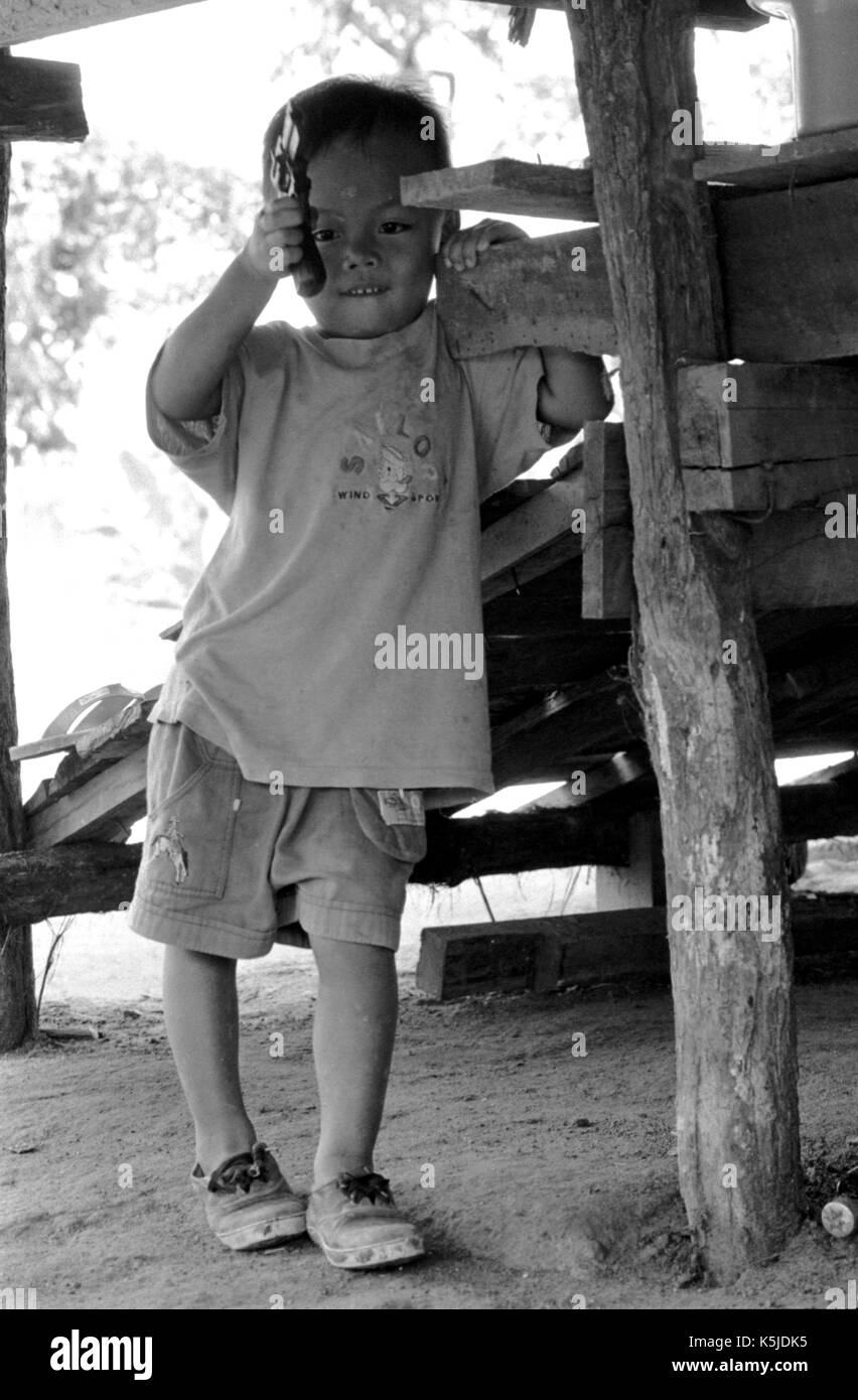 Niño Y Pistola De Juguete Imágenes De Stock En Blanco Y Negro Alamy 3472