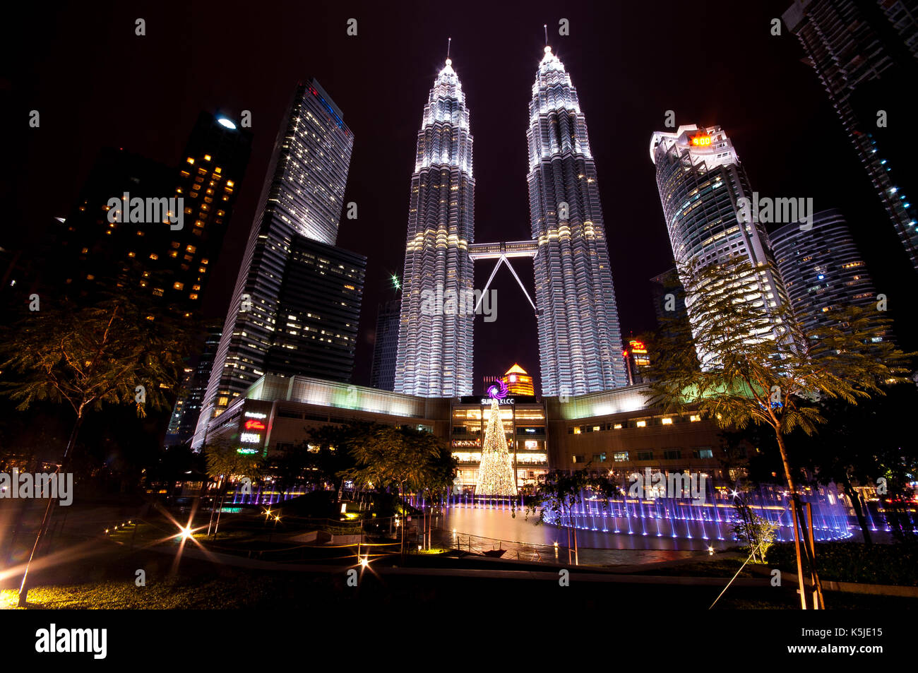 El klcc vista de noche de Navidad Foto de stock