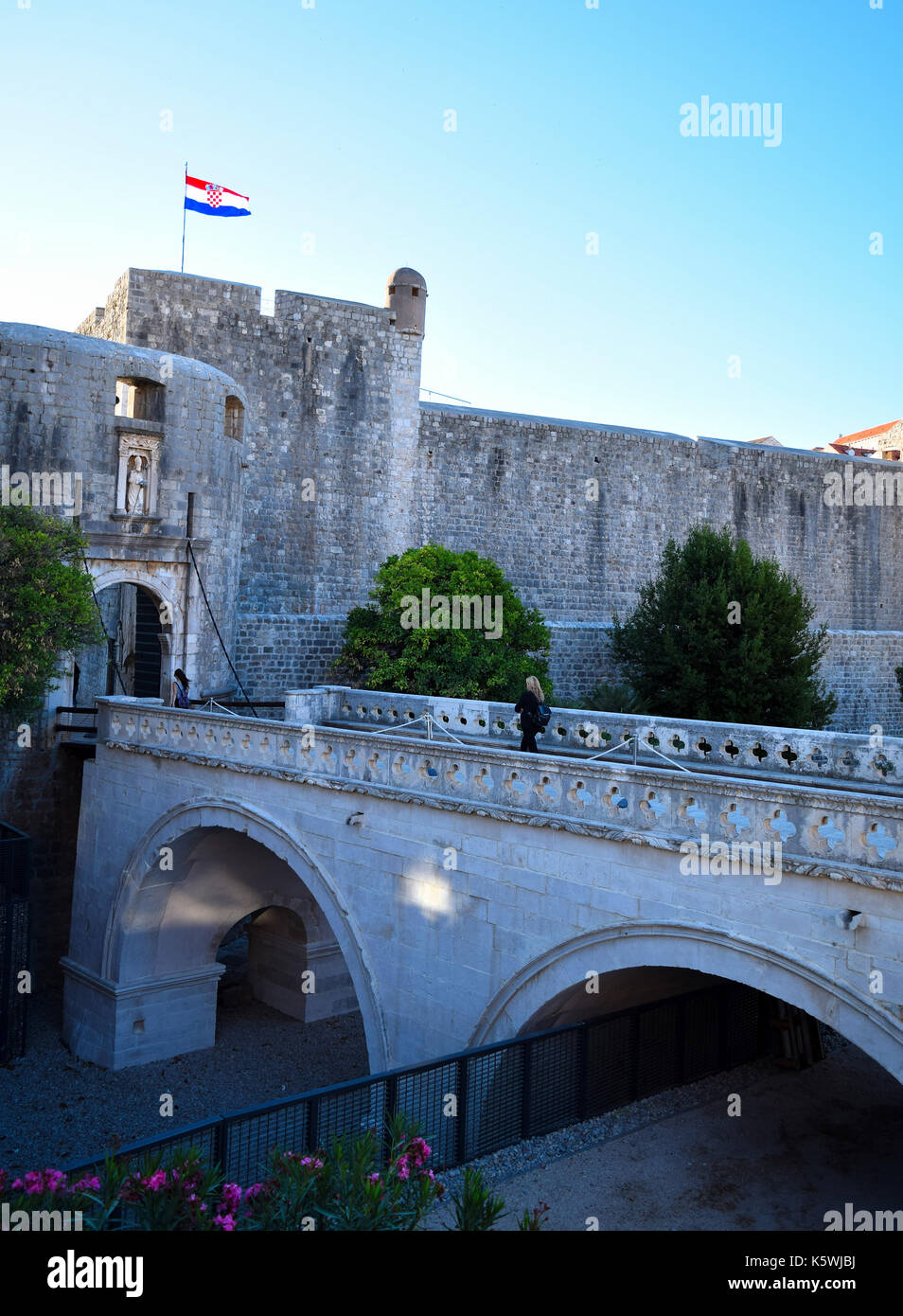 Dubrovnik montón puertas en la ciudad vieja Foto de stock