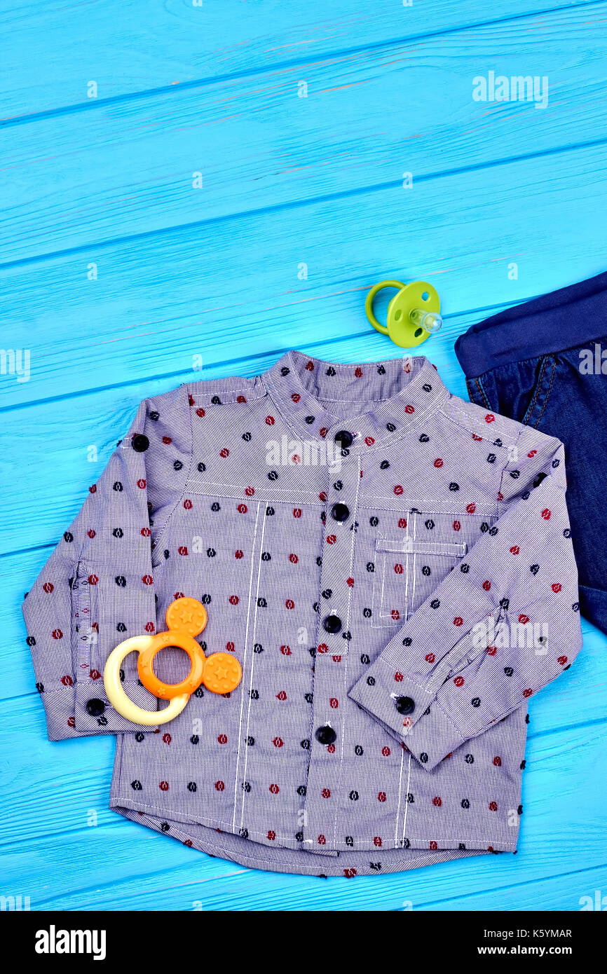 Camarada Molestar Oblongo Baby Boy camiseta de otoño de alta calidad. nueva marca de ropa para bebés varones  en venta, accesorios. Ropa de moda para chicos, vista superior Fotografía de  stock - Alamy