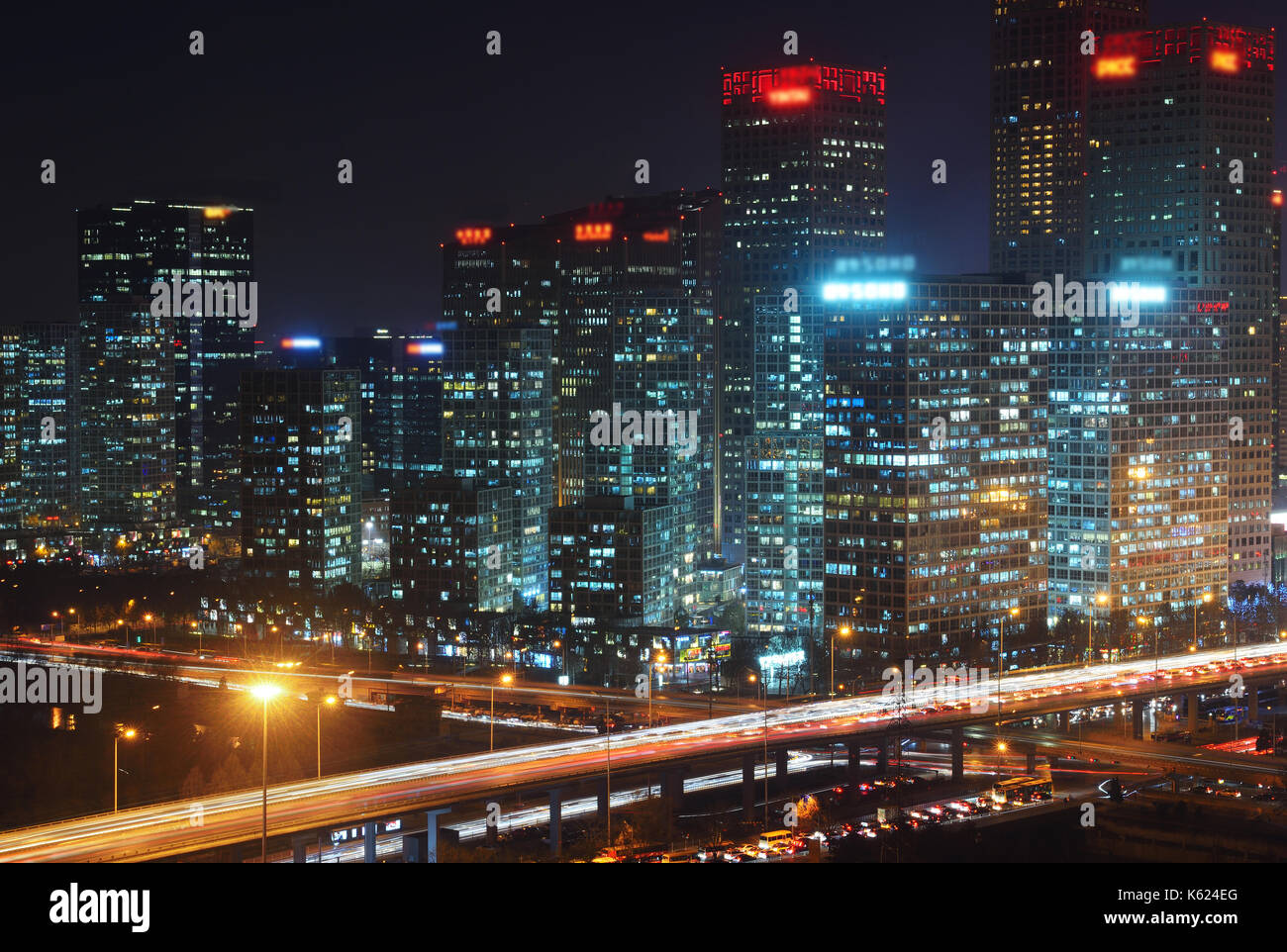 Un alto ángulo de vista de Beijing CBD Skyline en la noche Foto de stock