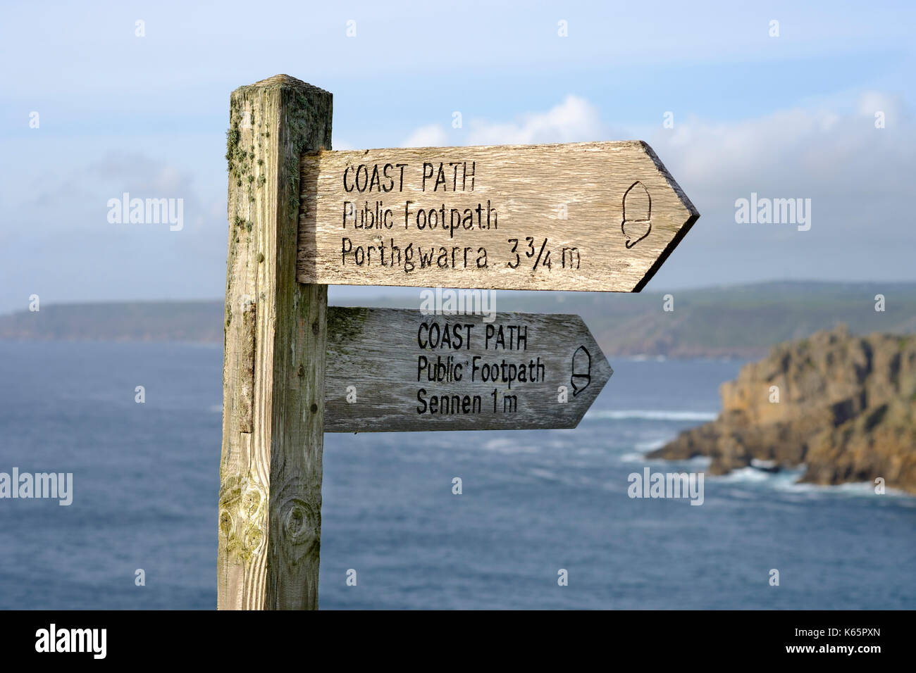 Señalización de la ruta costera, Land's End, Cornwall, Inglaterra, Gran Bretaña Foto de stock