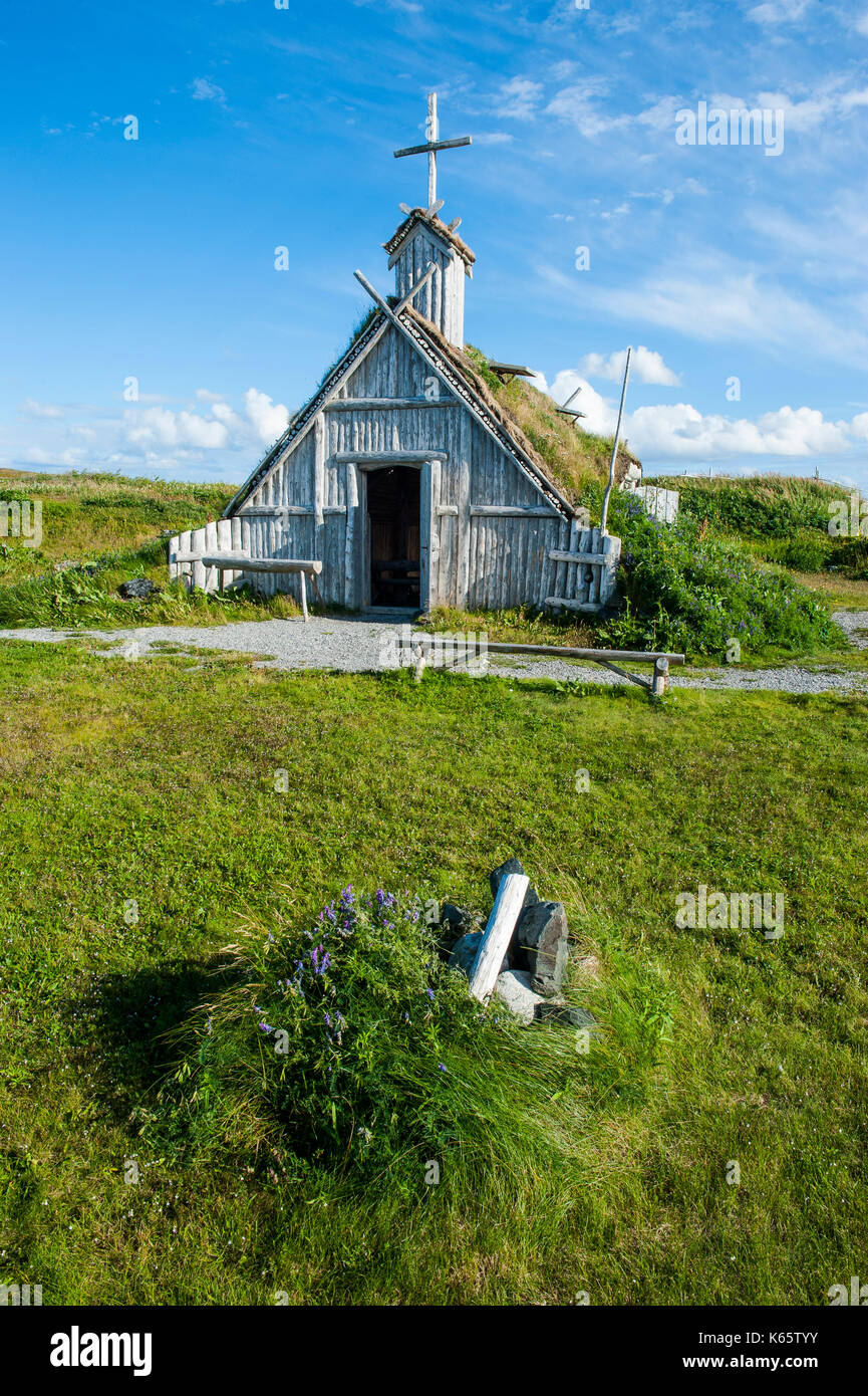 Tradicional edificio vikingo, norstead pueblo vikingo, la reconstrucción de un asentamiento de la Edad vikinga, Newfoundland, Canadá Foto de stock