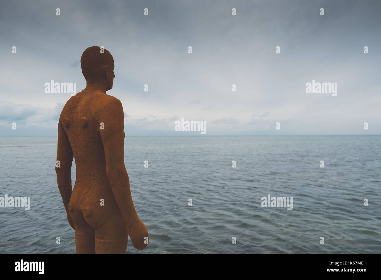 "Otro tiempo" por Anthony gormley en la Turner Contemporary Gallery margate Kent UK Foto de stock