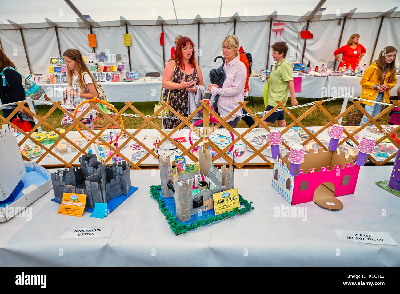 Modelo castillos hechas de basura en Nantwich show agrícola Foto de stock