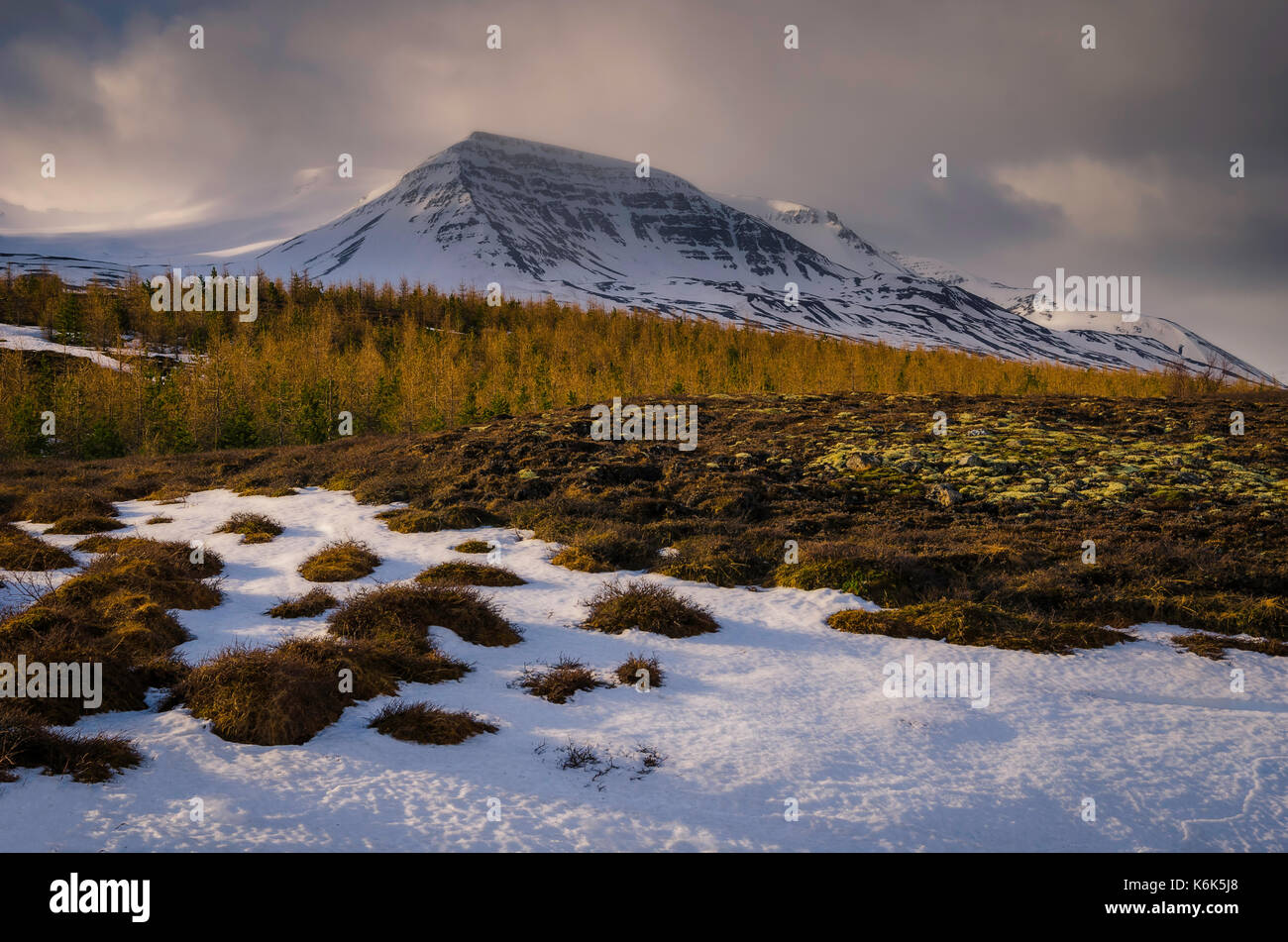 Cerca de Akureyri en el camino a Reykjavik. El norte de Islandia. Foto de stock