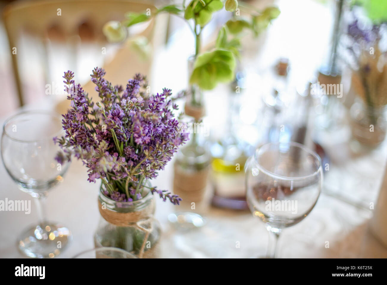 Boda lavanda fotografías e imágenes de alta resolución - Alamy