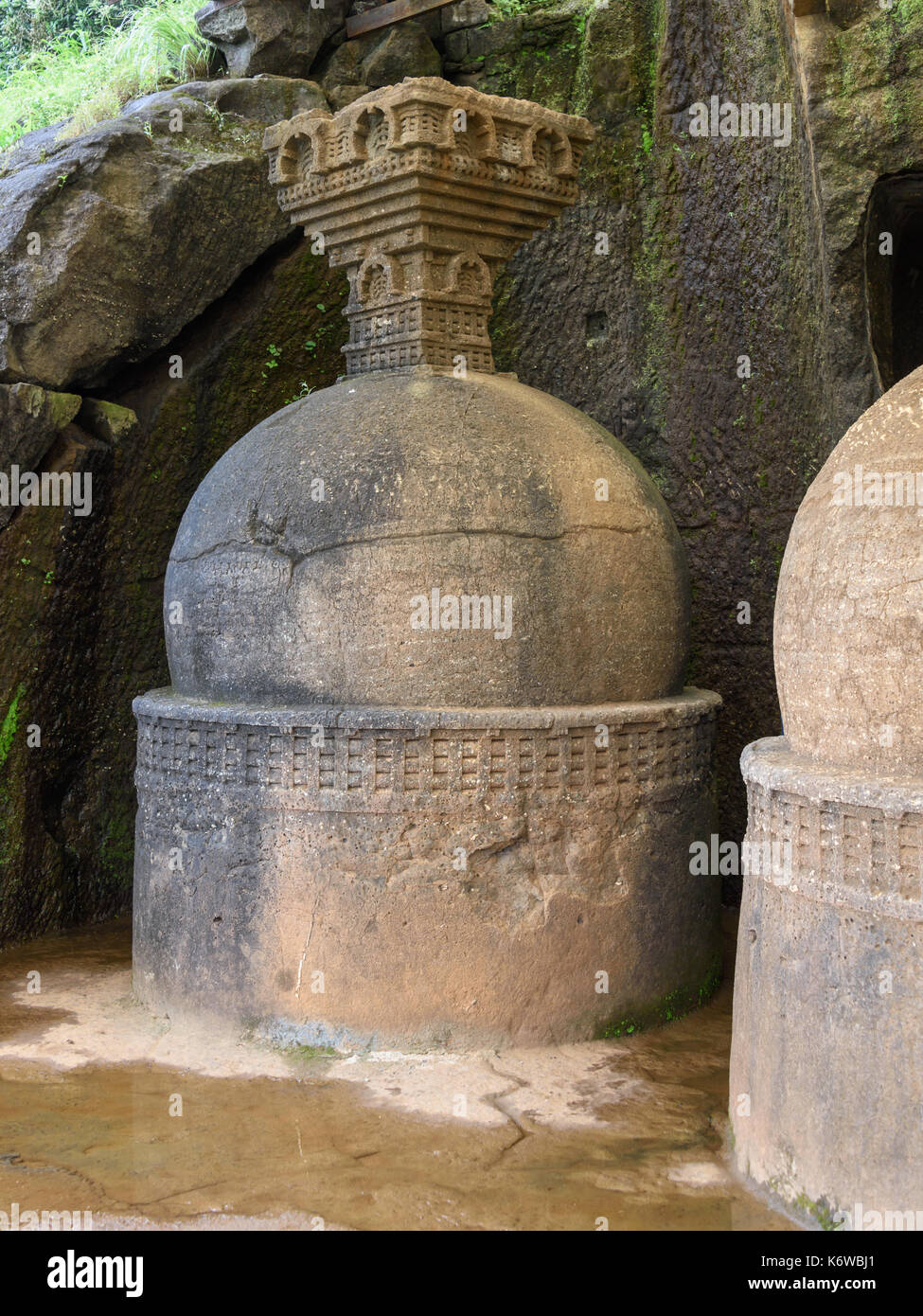 Grupo de Stupas en Cuevas de Bhaja, Maharashtra, India Foto de stock