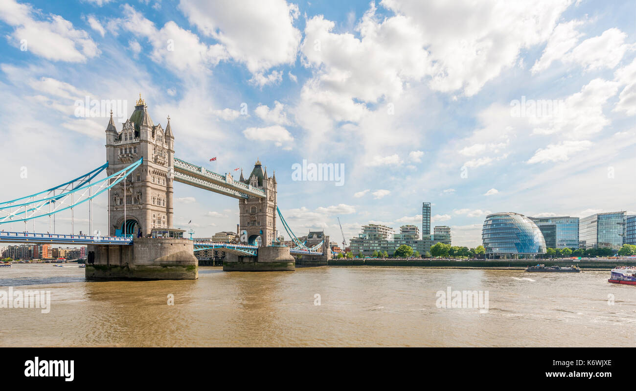 Tower Bridge sobre el Támesis, Southwark, Londres, Inglaterra, Gran Bretaña Foto de stock