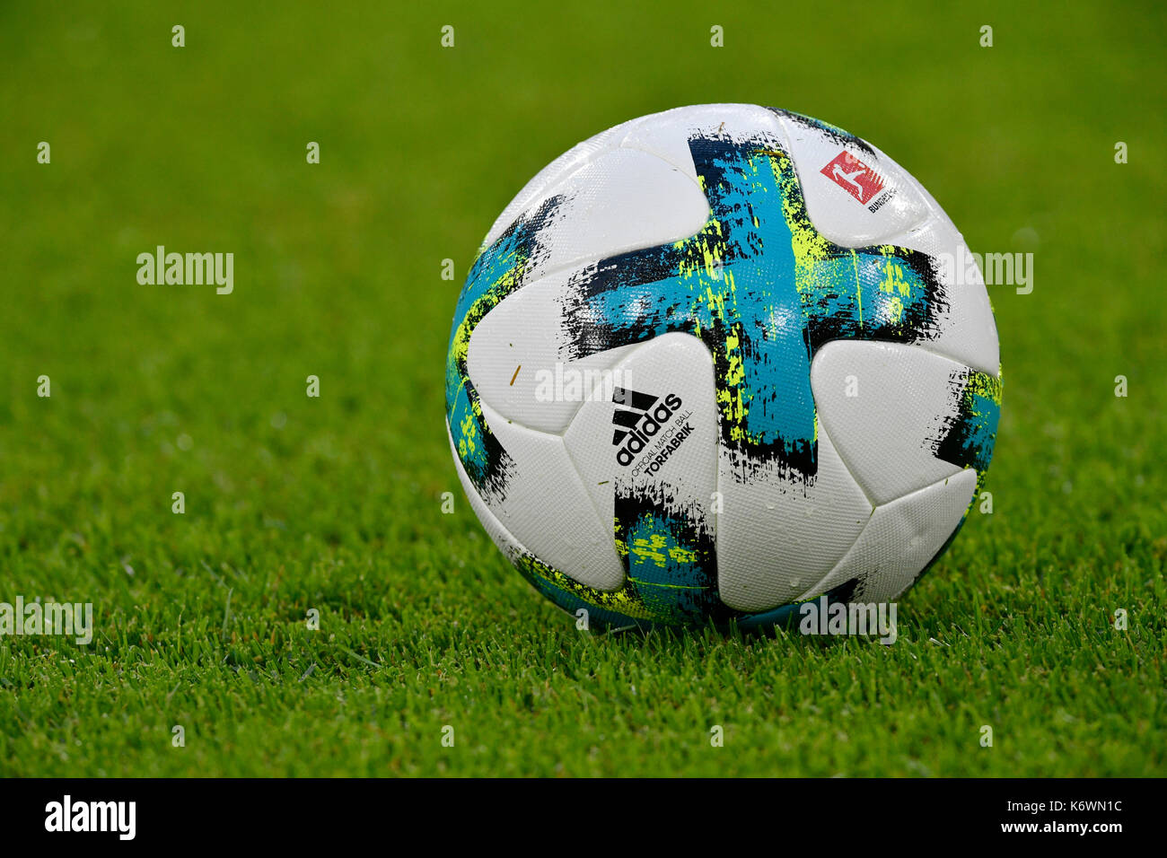 Balón de fútbol, adidas torfabrik 2017/18, Allianz Arena, Baviera, Alemania Fotografía de - Alamy