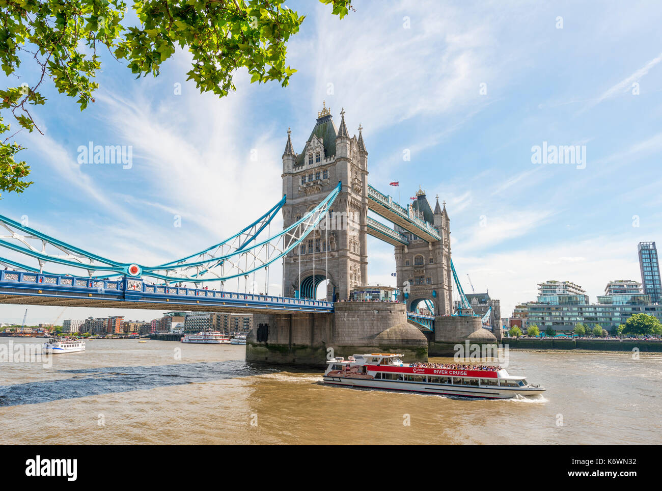Excursión en barco por el Támesis, Tower Bridge, Southwark, Londres, Inglaterra, Gran Bretaña Foto de stock