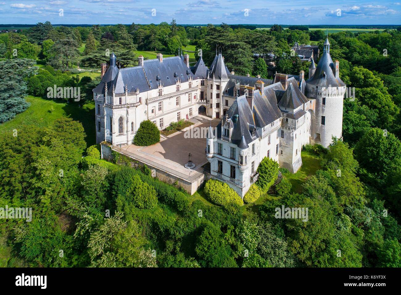 Francia, Loir et Cher, Valle del Loira catalogado como Patrimonio Mundial por la UNESCO, Chaumont-sur-Loire, el castillo y el río Loira. Foto de stock