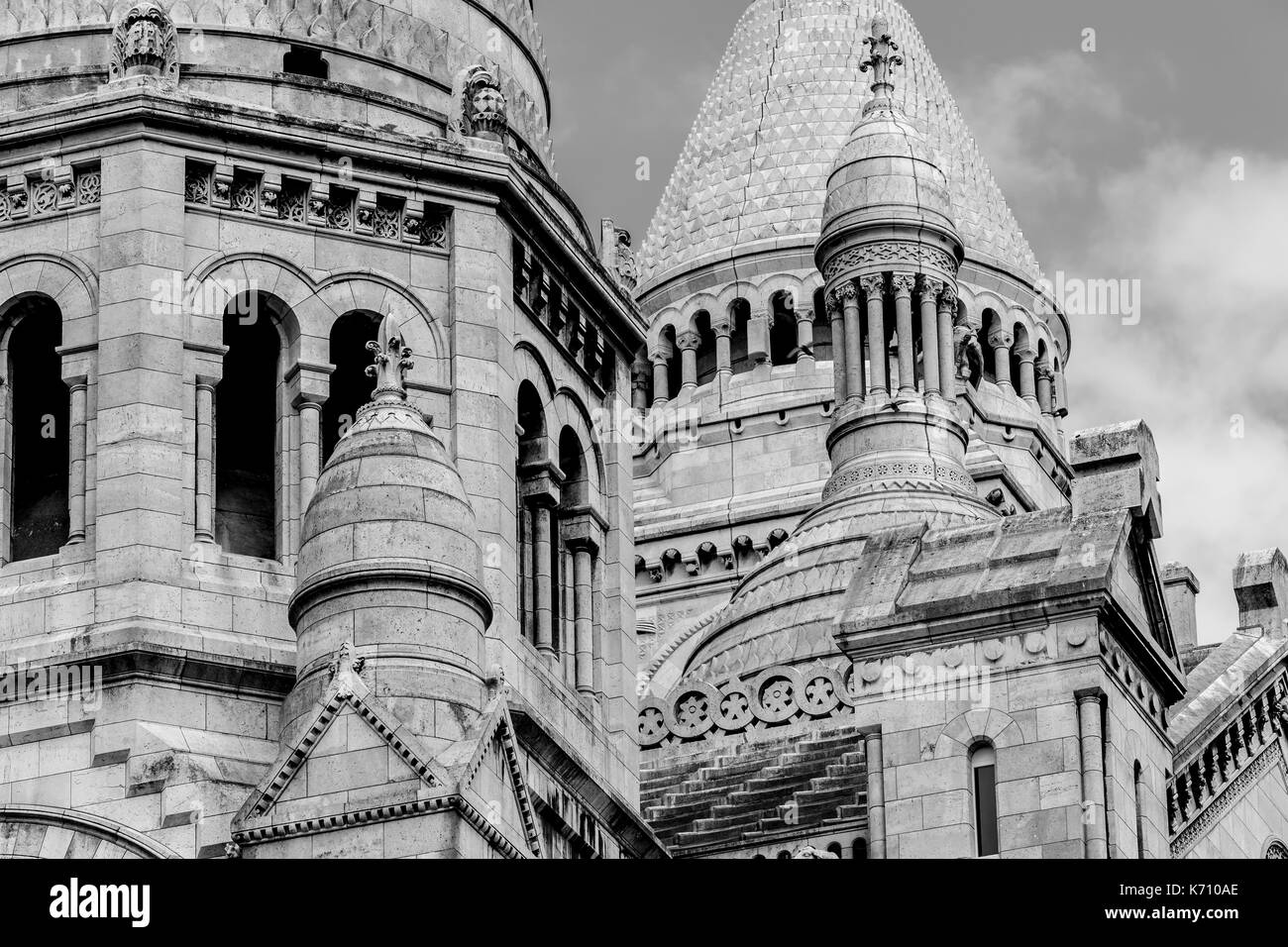 Vista de cerca de la cúpula del Sacre Coeur de París Foto de stock
