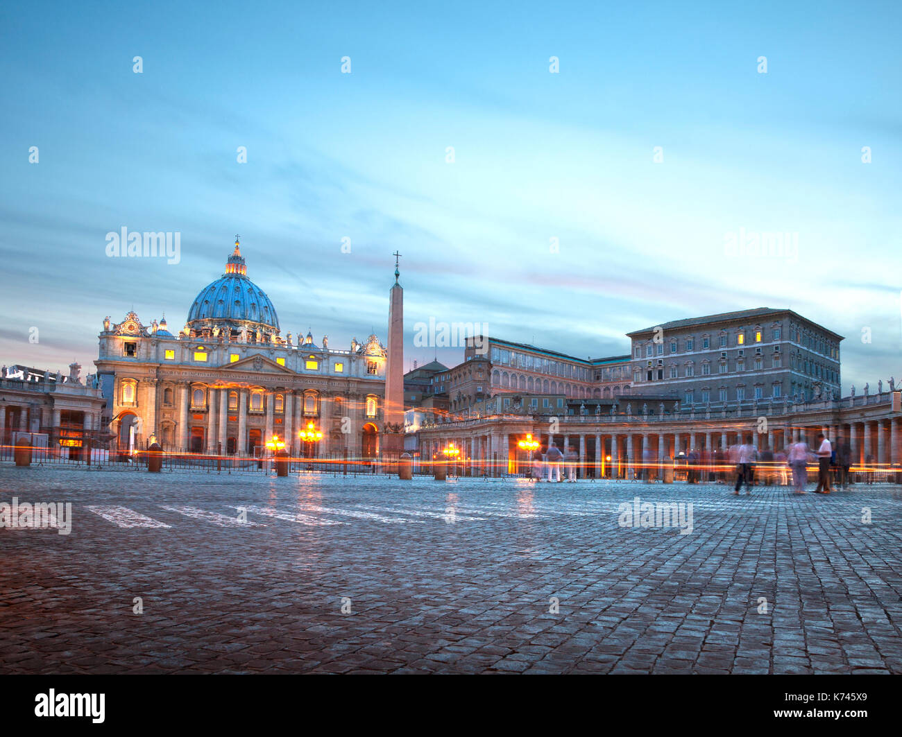 Plaza de San Pedro, Roma, Italia. Basílica, Catedral, Iglesia, Europa, lugar famoso Foto de stock
