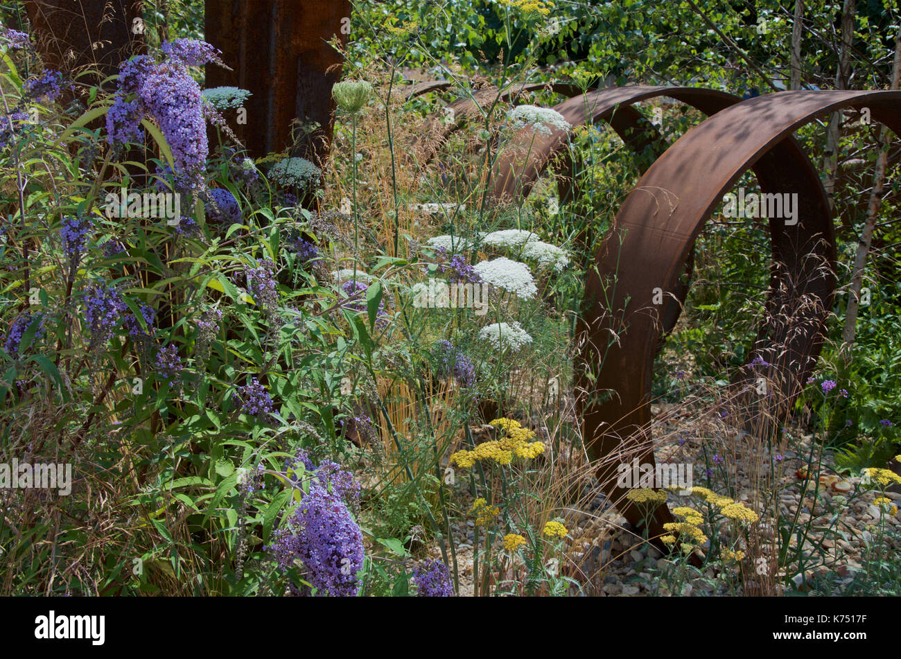 - Brownfield metamorfosis RHS Garden en Hampton Court Palace Flower Show 2017 Foto de stock