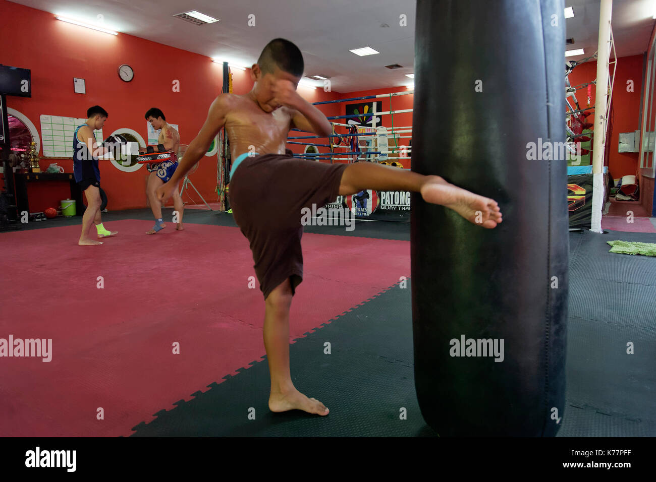 Muay thai fitness fotografías e imágenes de alta resolución - Alamy