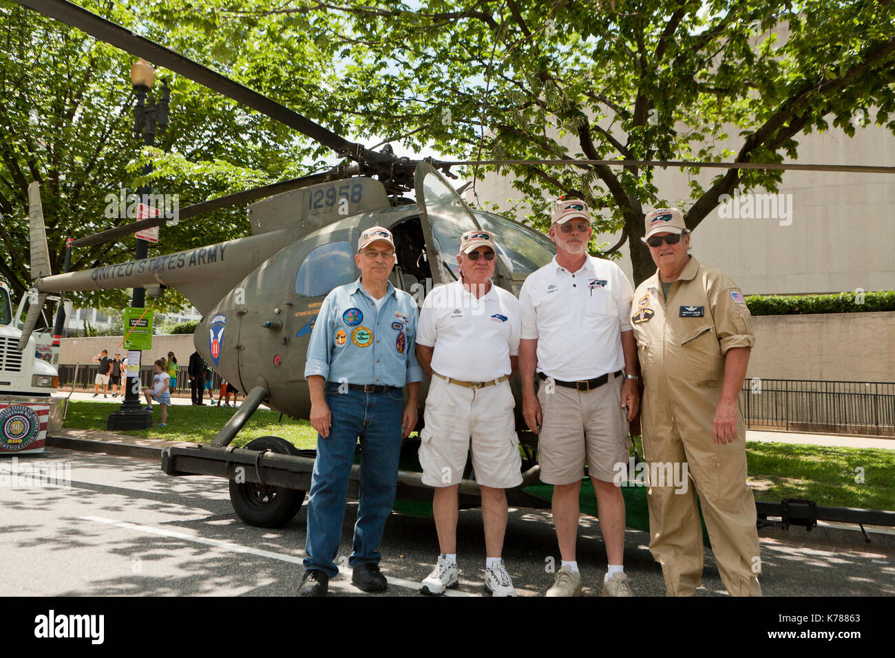 Asociación de pilotos de helicóptero de Carolina del Norte (NCVHPA) participantes en el National Memorial Day Parade - Washington, DC, EE.UU. Foto de stock