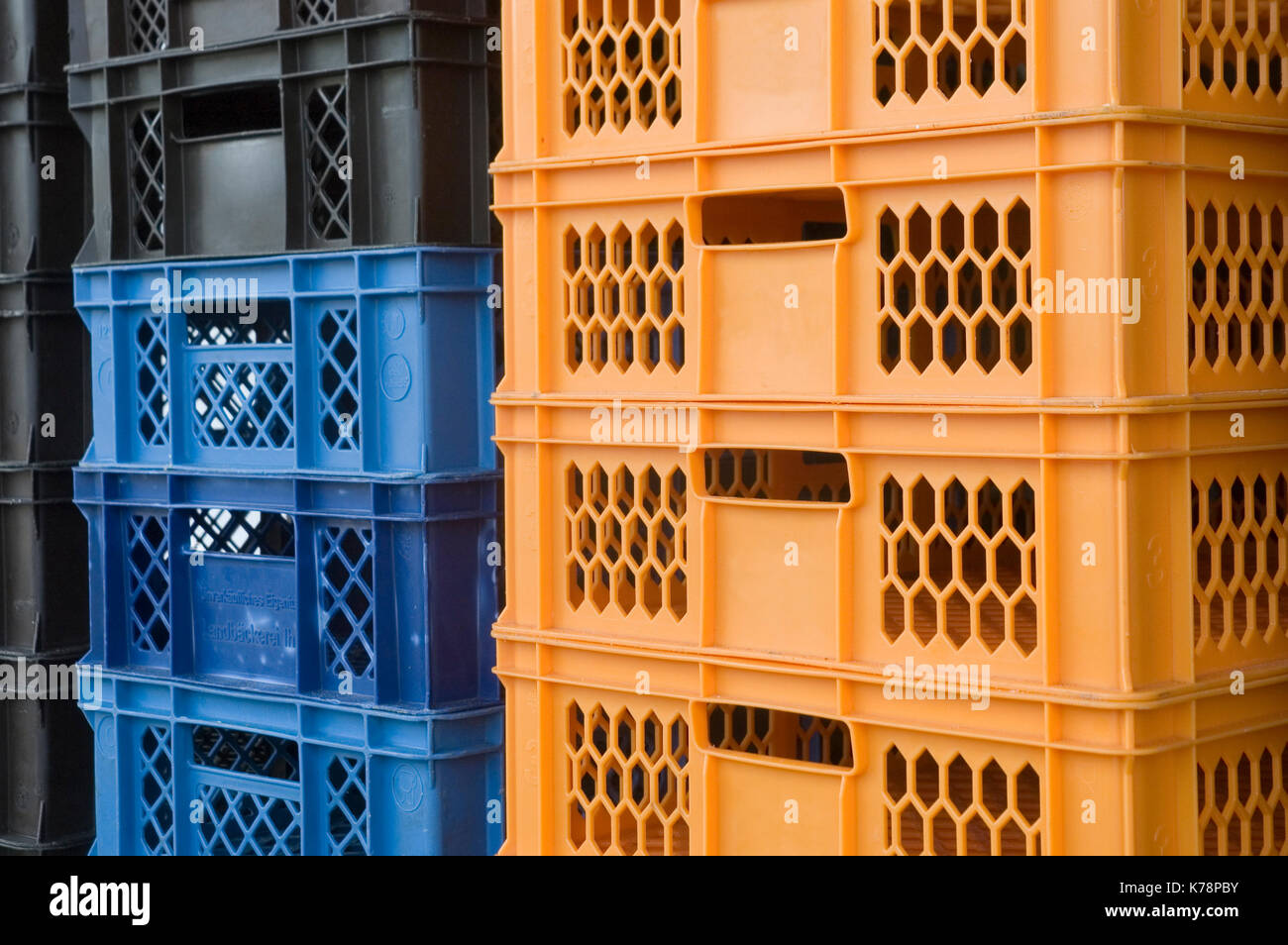 Cestas de plástico para productos de panadería Fotografía de stock - Alamy