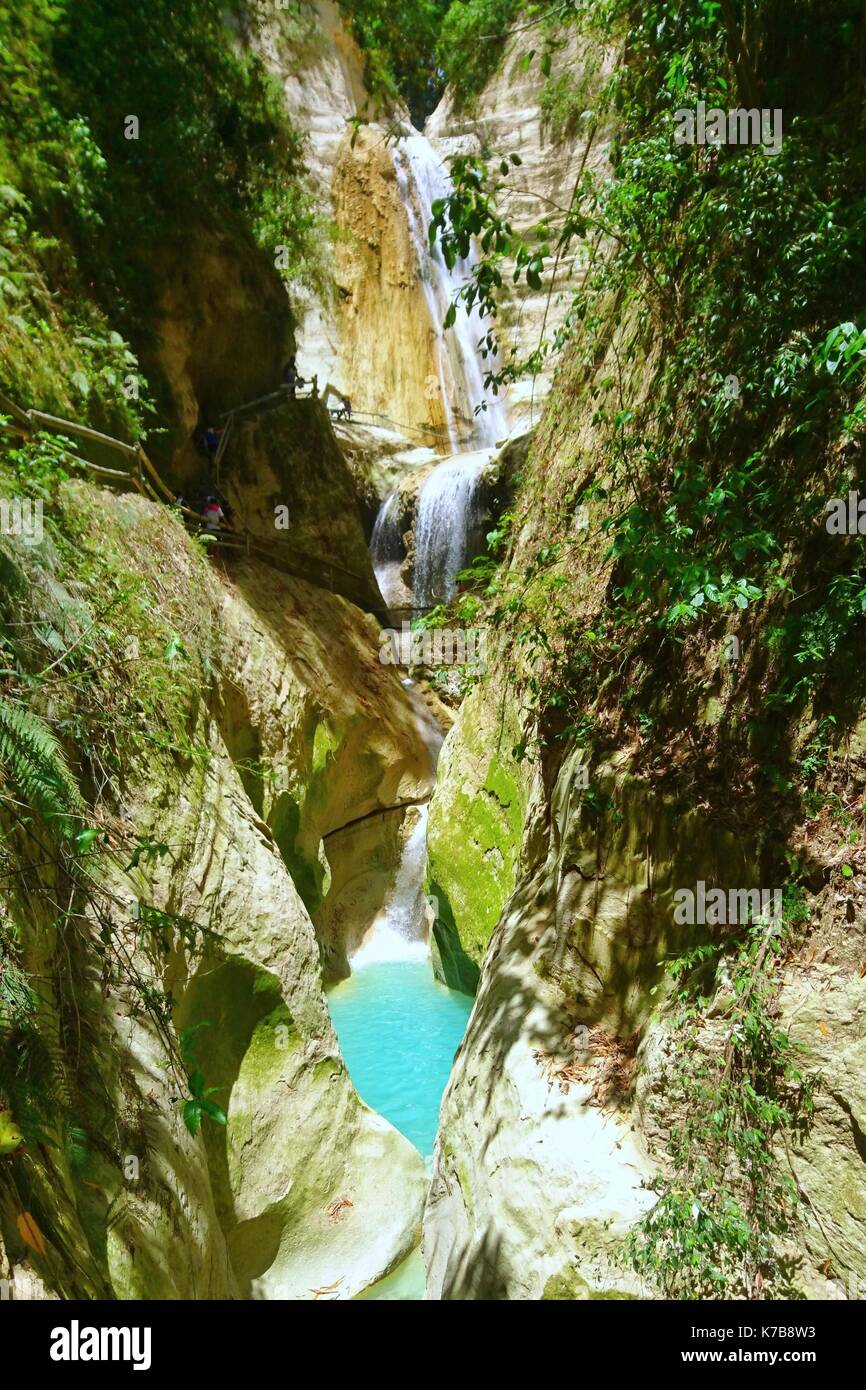 La belleza oculta de una hermética cascadas, llamado dau falls, ubicado en samboan, Cebú, Visayas, Filipinas, el sudeste de asia Foto de stock