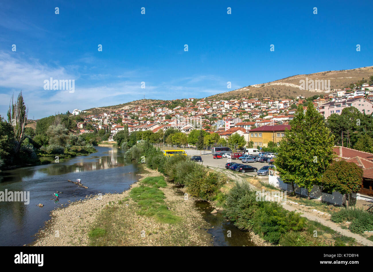 Macedonia, la ciudad veles - río Vardar Fotografía de stock - Alamy