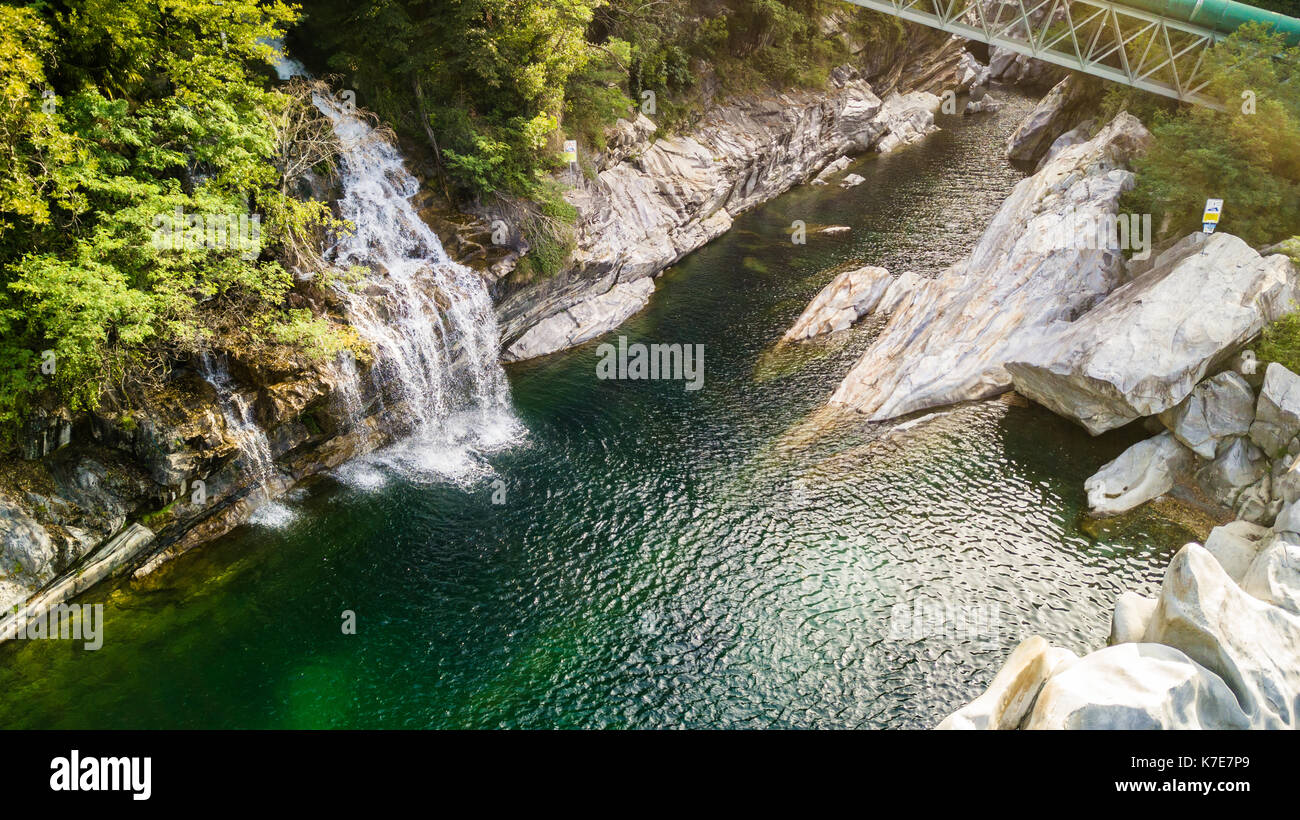 Foto panorámica del río maggia en Tesino, Suiza Foto de stock