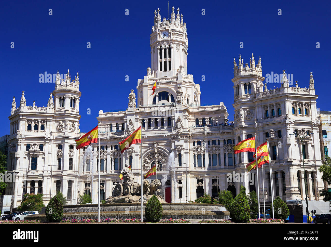 El Palacio De Cibeles Ayuntamiento Y La Fuente En Madrid