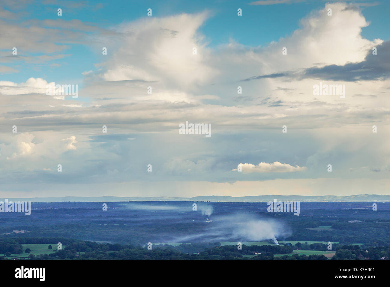 Pitch hill, cranleigh. El 16 de septiembre de 2017. tiempo inestable a lo largo de los condados de hoy con sol y ligeras lloviznas. pitch colina cerca de cranleigh, en Surrey. Crédito: James jagger/alamy live news Foto de stock