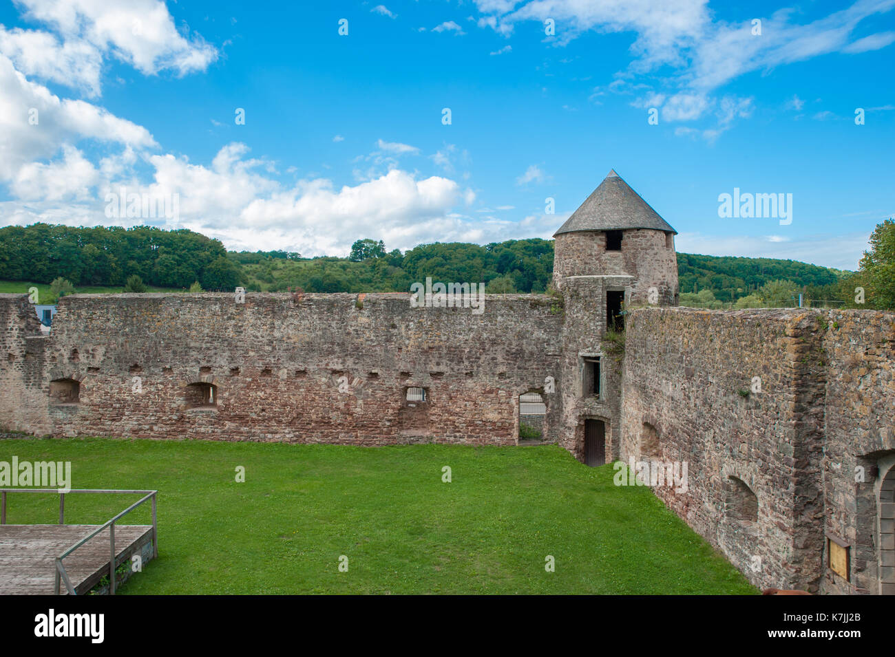 , Antiguo castillo abandonado, Luxemburgo Foto de stock