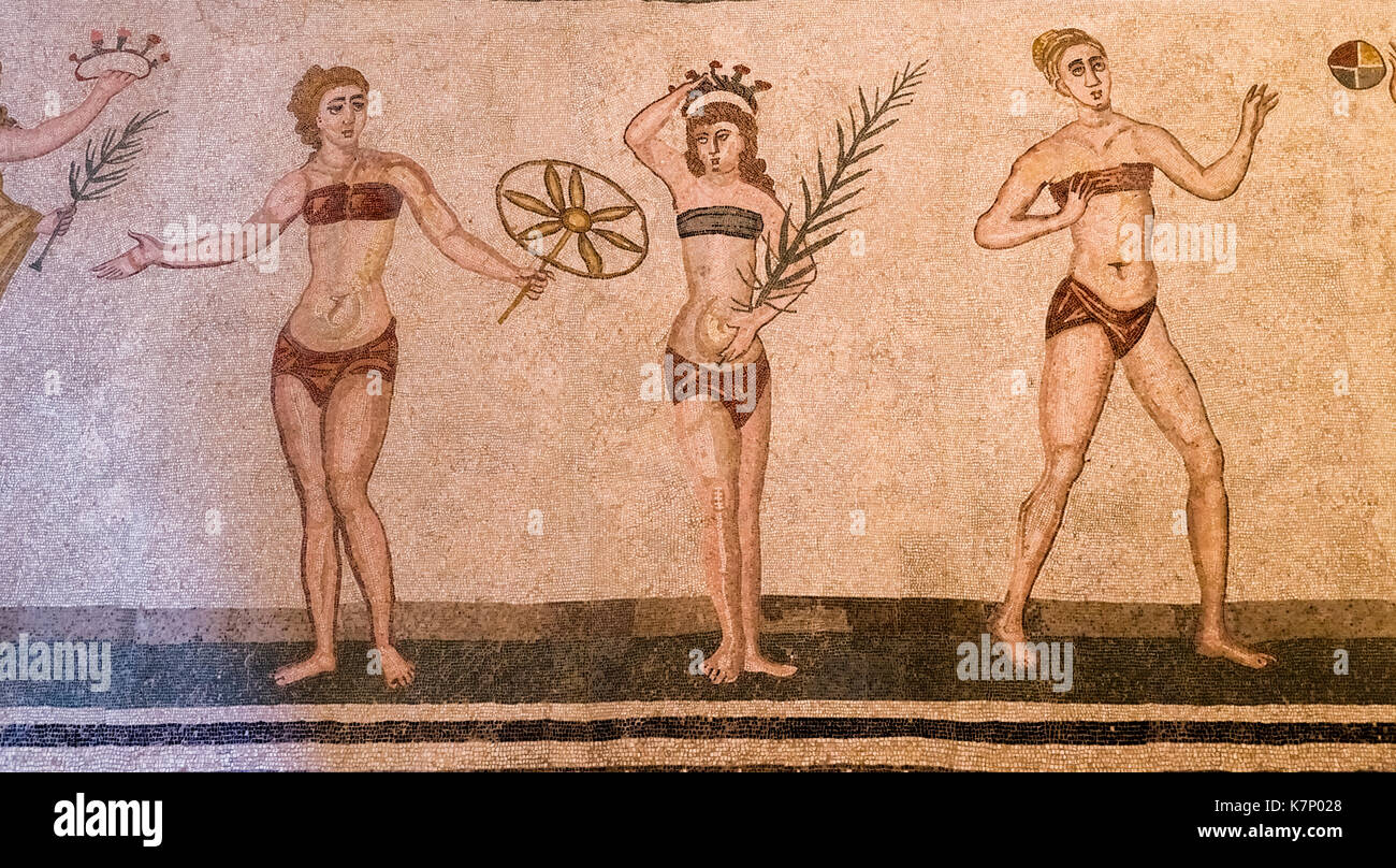 Bikini mosaico villa romana del casale fotografías e imágenes de alta  resolución - Alamy