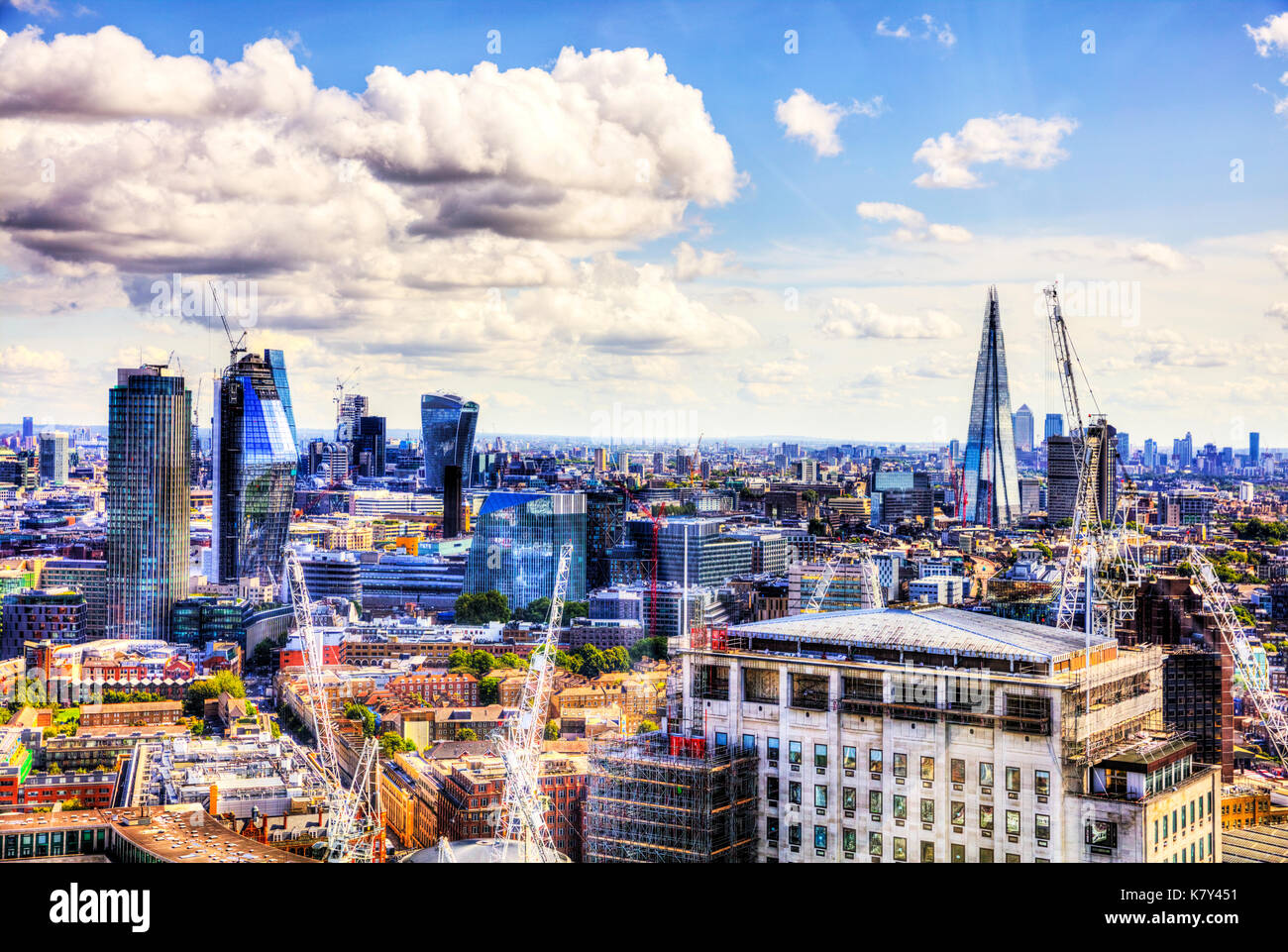 Ciudad de London Square Mile, shard, walkie-talkie, Natwest Tower edificios, construcción de edificios de Londres, Londres, Londres vista aérea, Londres Foto de stock