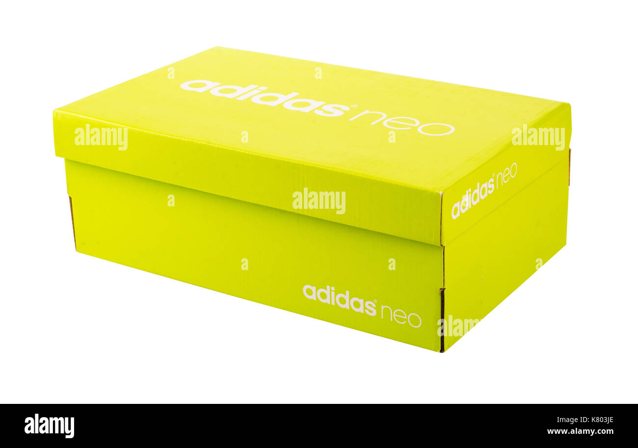 SAMARA, Rusia - Junio 24, 2017: Adidas neo green box aislado sobre un fondo  blanco Fotografía de stock - Alamy