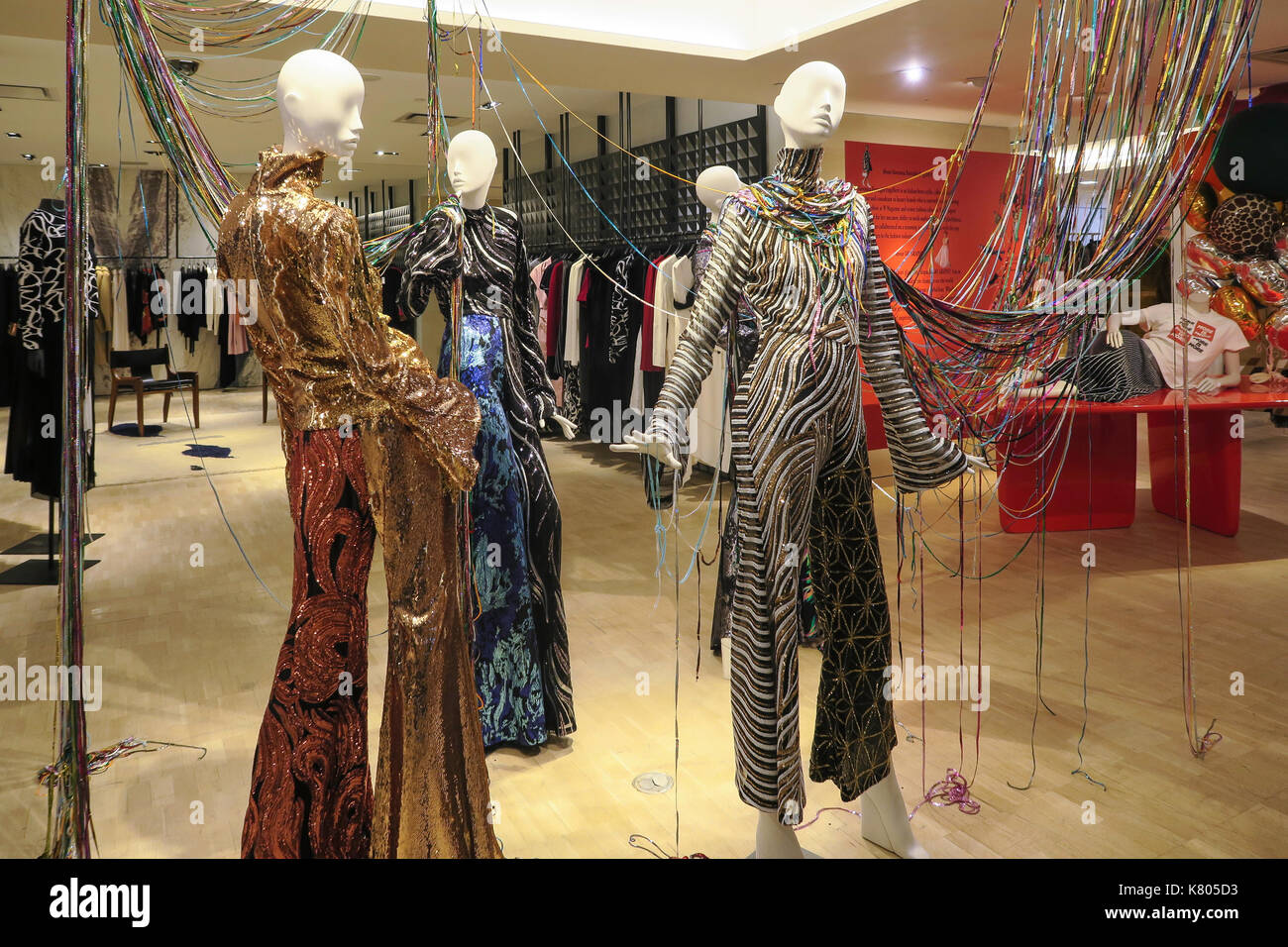 Womenswear de lujo en Bergdorf Goodman, NUEVA YORK, EE.UU. Foto de stock