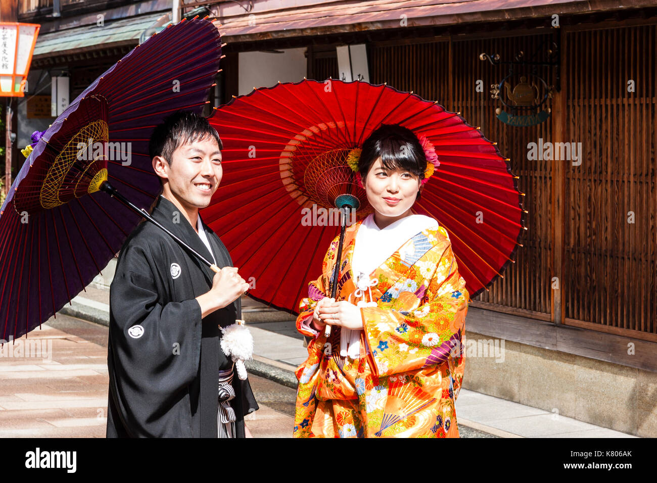 Mujer parasol japon fotografías e imágenes de alta resolución - Página 6 -  Alamy