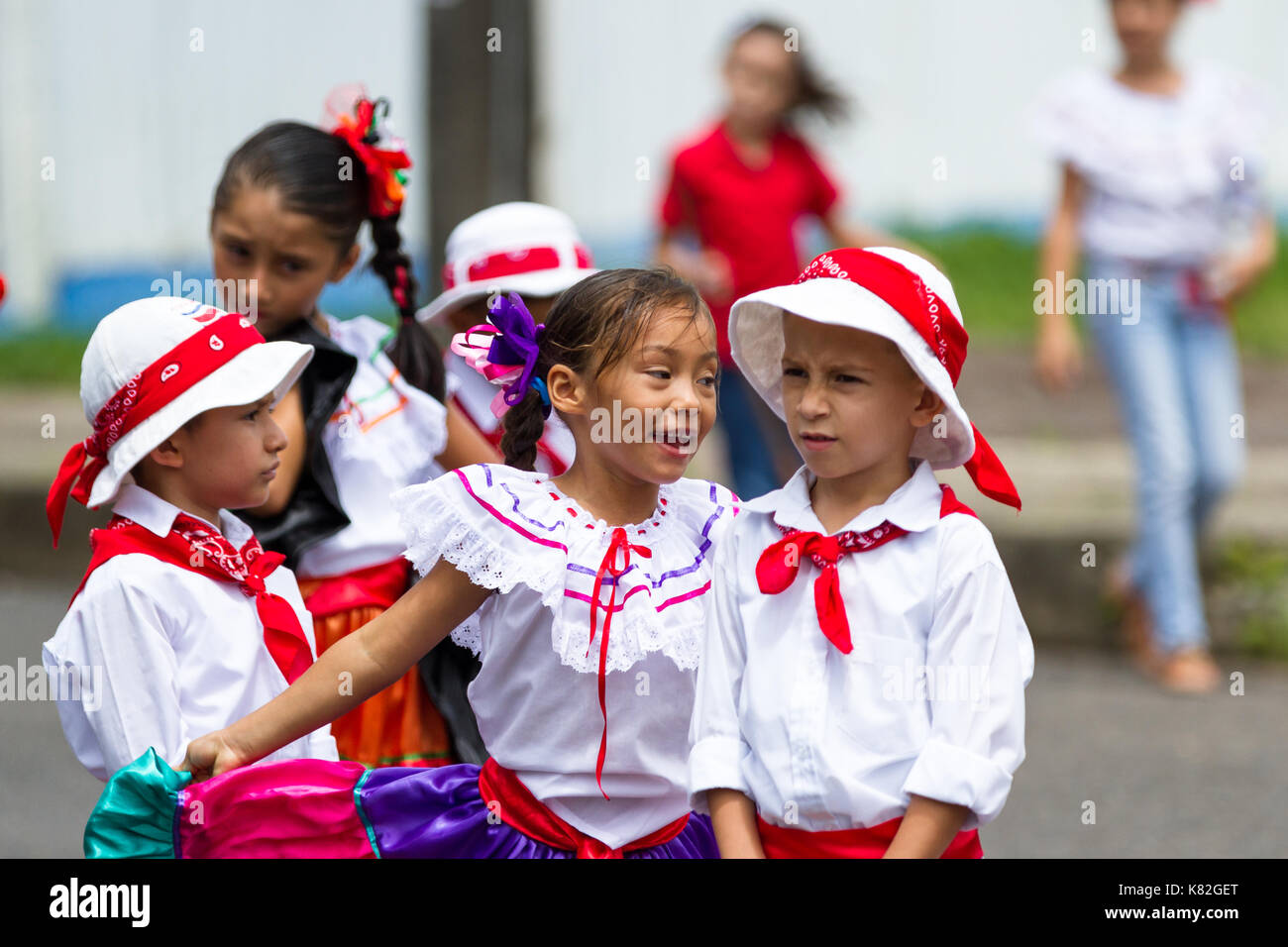 Tilarán, Costa Rica - 15 de septiembre : los niños celebrando el día de la independencia en costa rica con trajes tradicionales y bailando. Septiembre 15 201 Fotografía de stock - Alamy Tilarán, Costa Rica - 15 de septiembre : los niños celebrando el día de la independencia en costa rica con trajes tradicionales y bailando. Septiembre 15 201 Fotografía de stock - Alamy