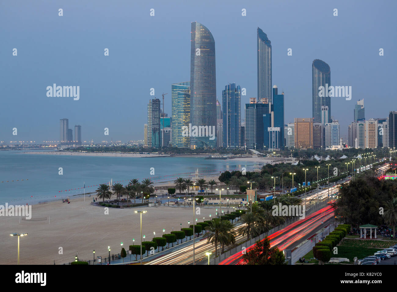 Ciudad moderna, Abu Dhabi, Emiratos Árabes Unidos, EAU Foto de stock