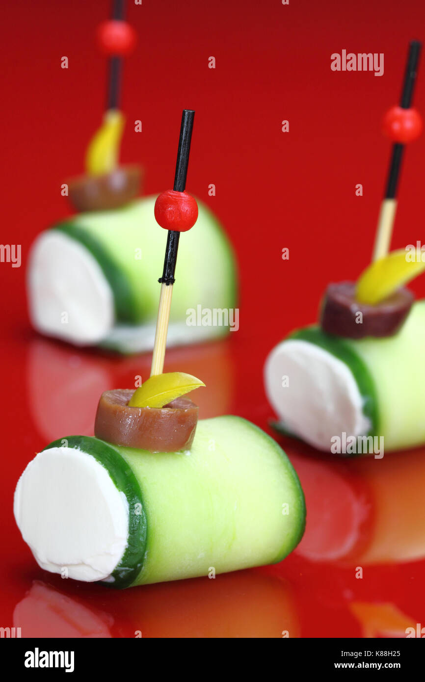 Finger Food con pepino y queso crema Foto de stock