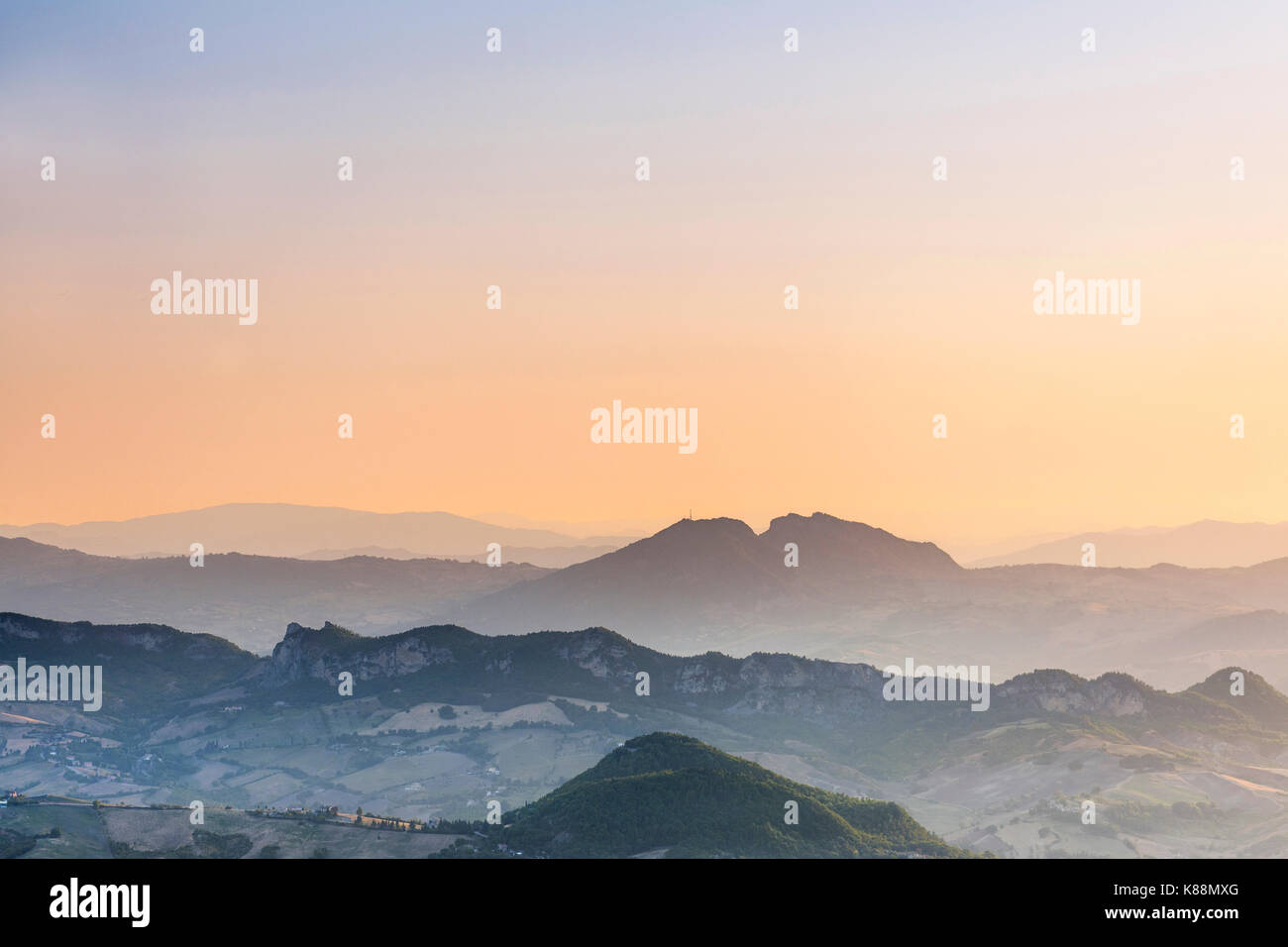 Bosques y colinas de San Marino. Foto de stock