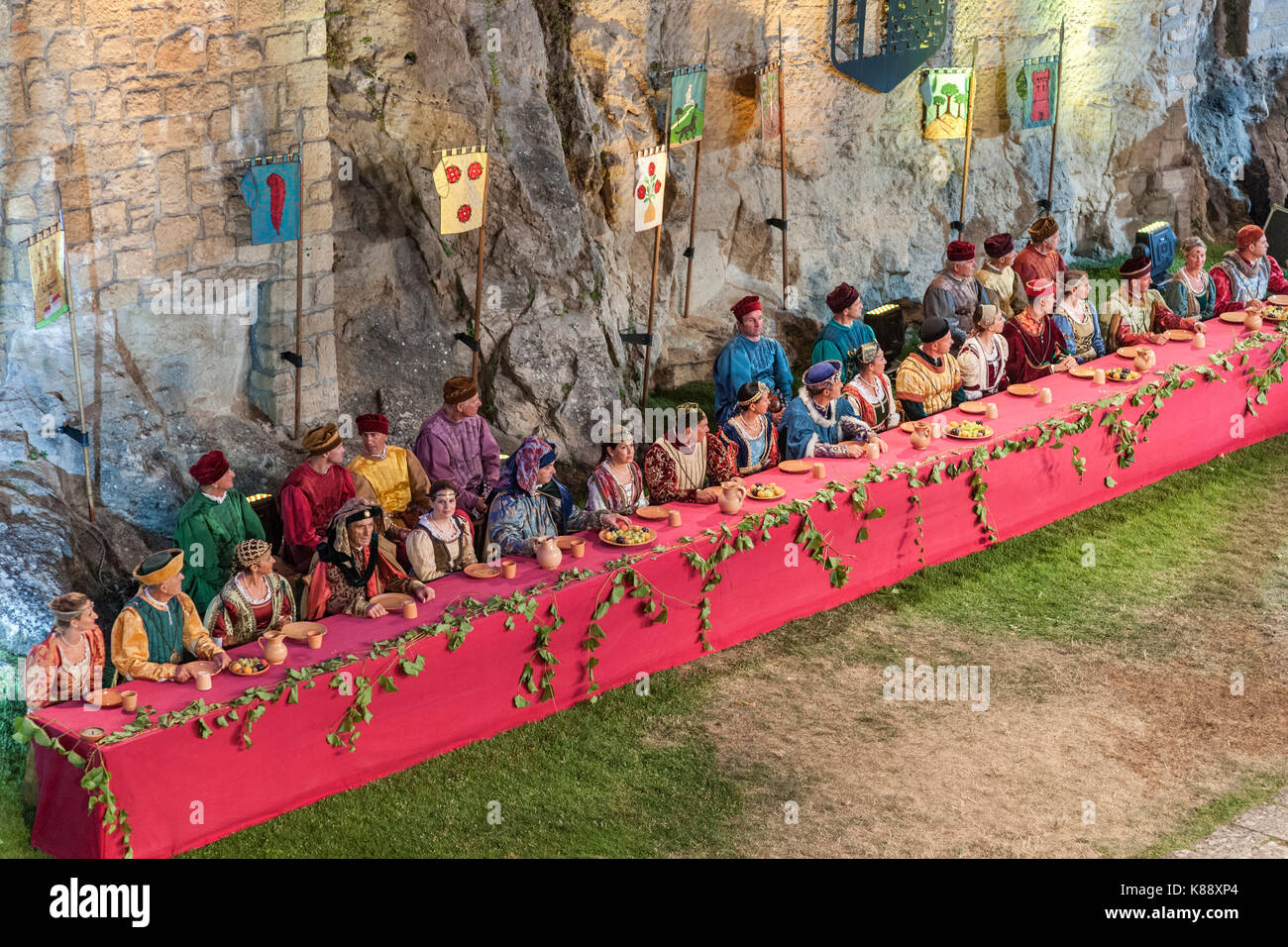 Tabla de la nobleza en el Days Festival Medieval anual celebrada en el casco antiguo de la ciudad de San Marino en la República de San Marino. Foto de stock