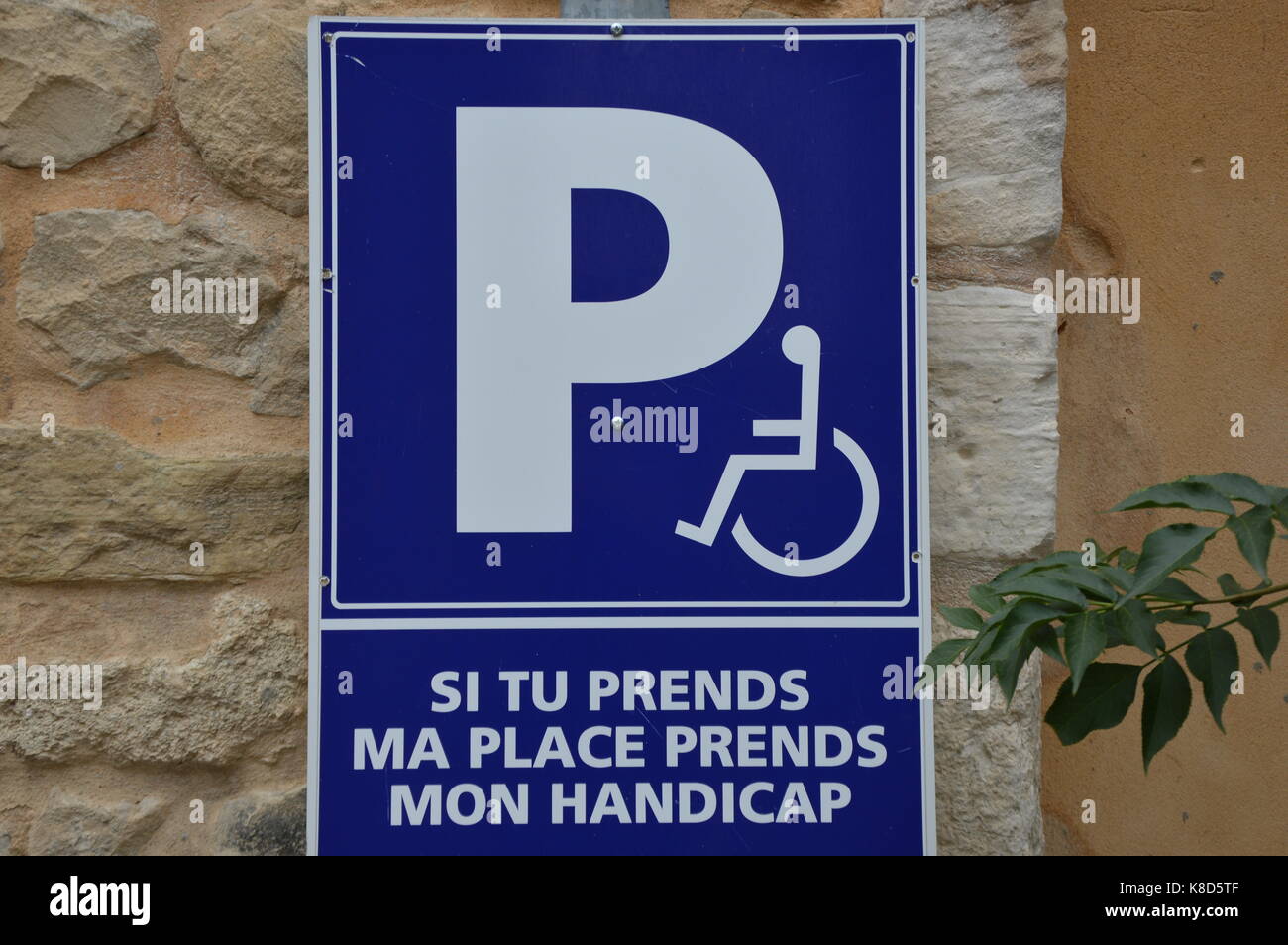 Cajon de estacionamiento discapacidad fotografías e imágenes de alta