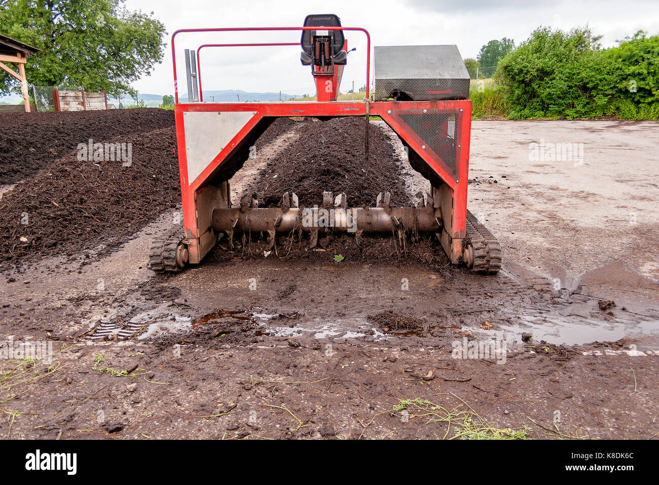 Aireador de compost, maquinaria industrial de tamaño medio para la pequeña  empresa Fotografía de stock - Alamy