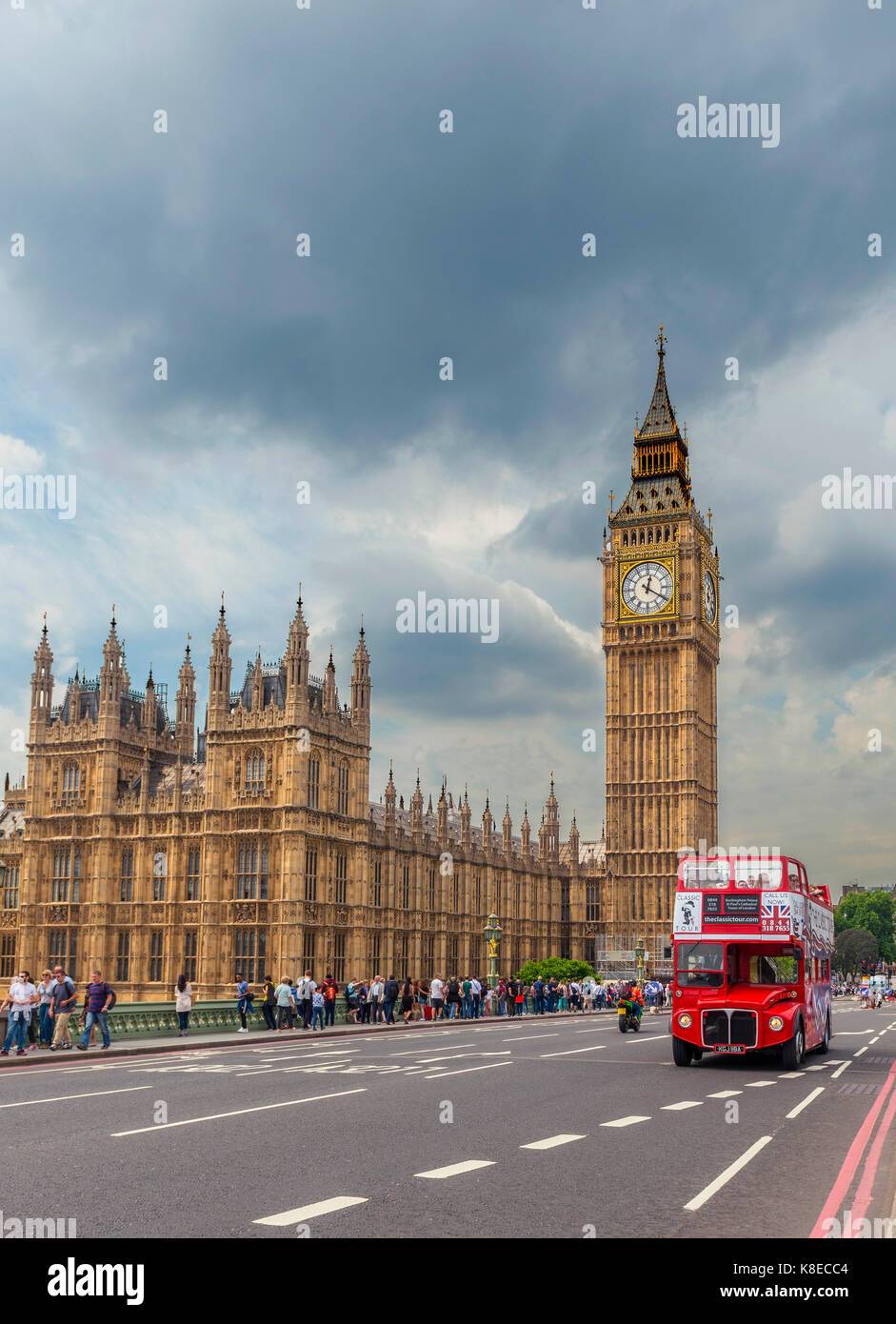 Autobús de dos pisos, el puente de Westminster, el palacio de Westminster, casas del parlamento, el Big Ben, la ciudad de Westminster, Londres Foto de stock