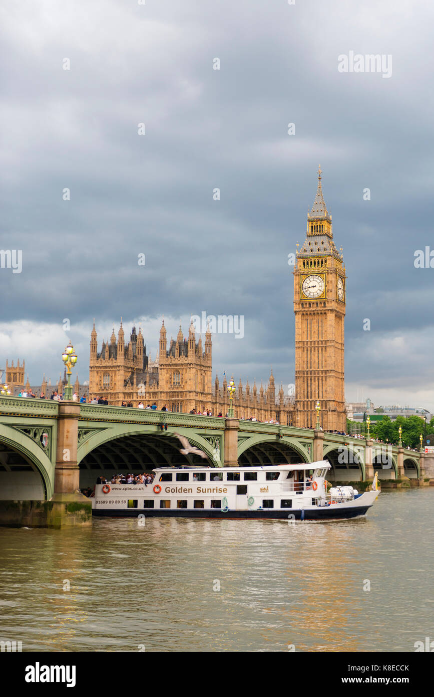 Vistas al río Támesis, el puente de Westminster, Londres, Inglaterra, Gran Bretaña, las casas del parlamento, el Big Ben Foto de stock