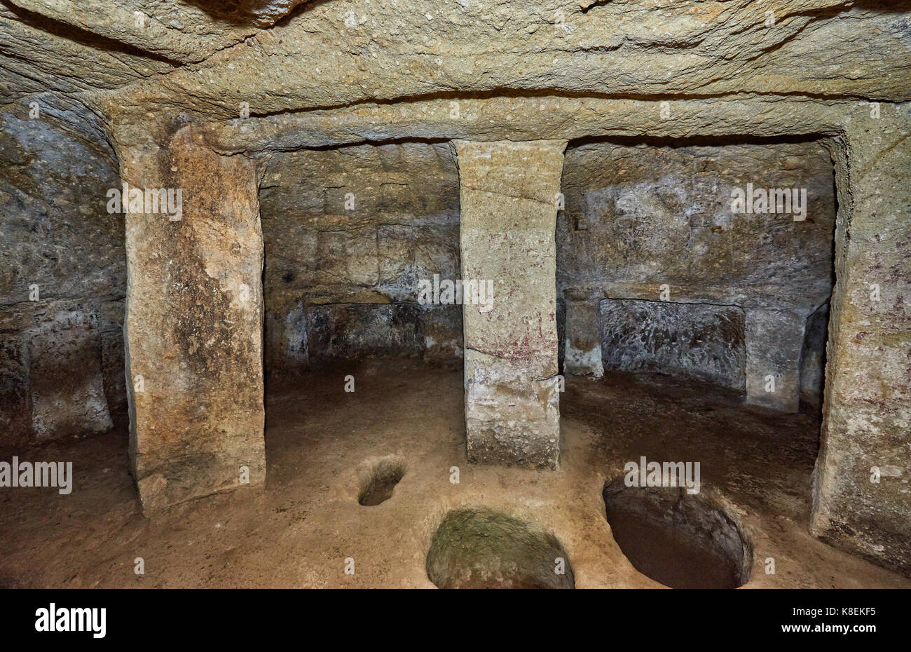 Hipogeo, tumbas de alto del duende que también contiene muchos hipogeos