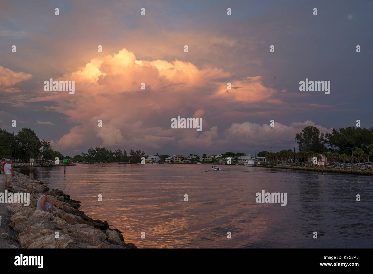 Nubes de tormenta sobre Venecia en el sudoeste de Florida Foto de stock