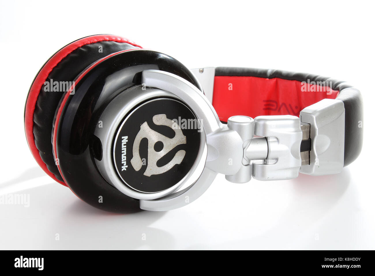 Auriculares para DJ Numark onda roja Fotografía de stock - Alamy